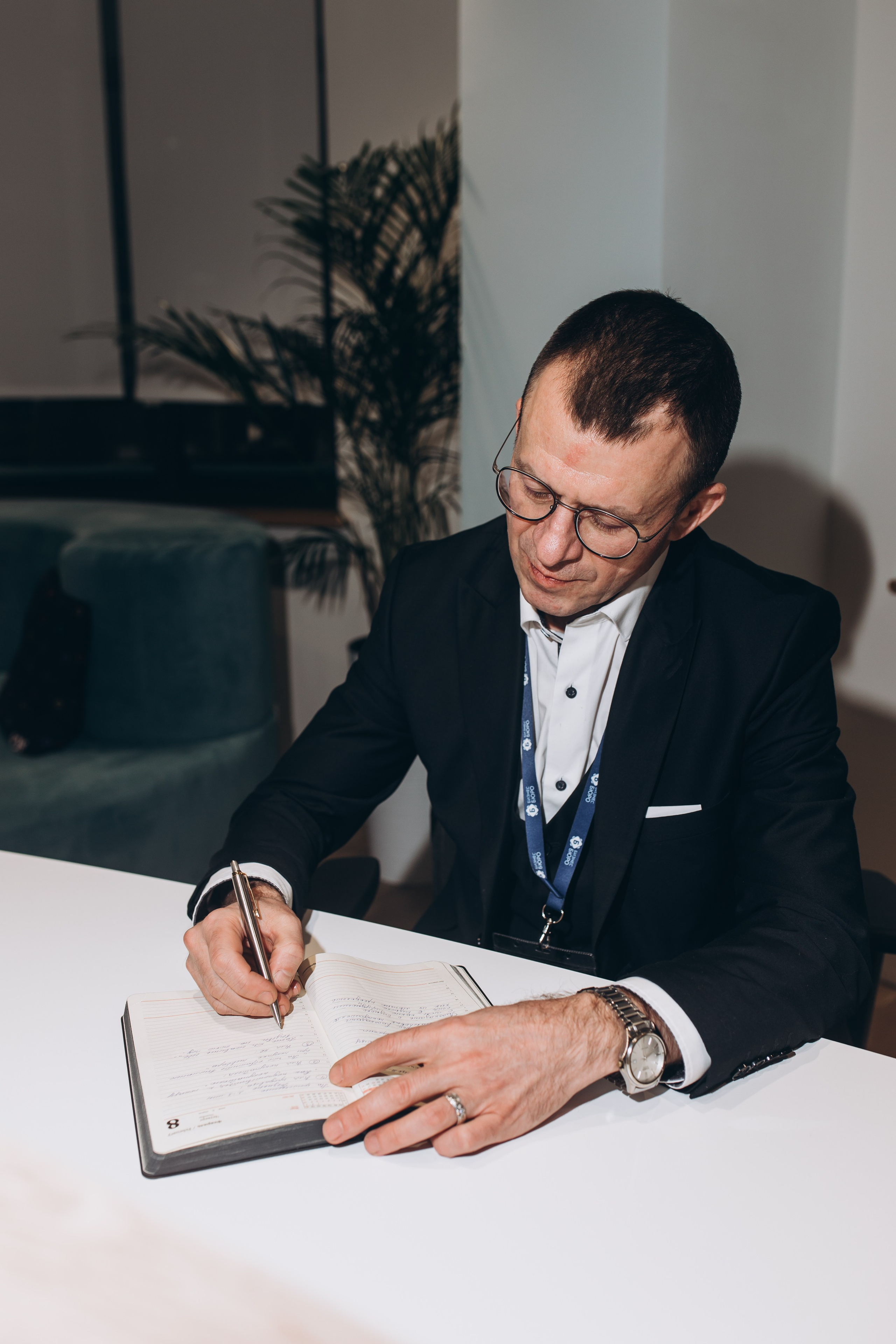 Фотосессия команды «Бизнес бюро». Фотограф Артем Бросов в Санкт-Петербурге и Дубае