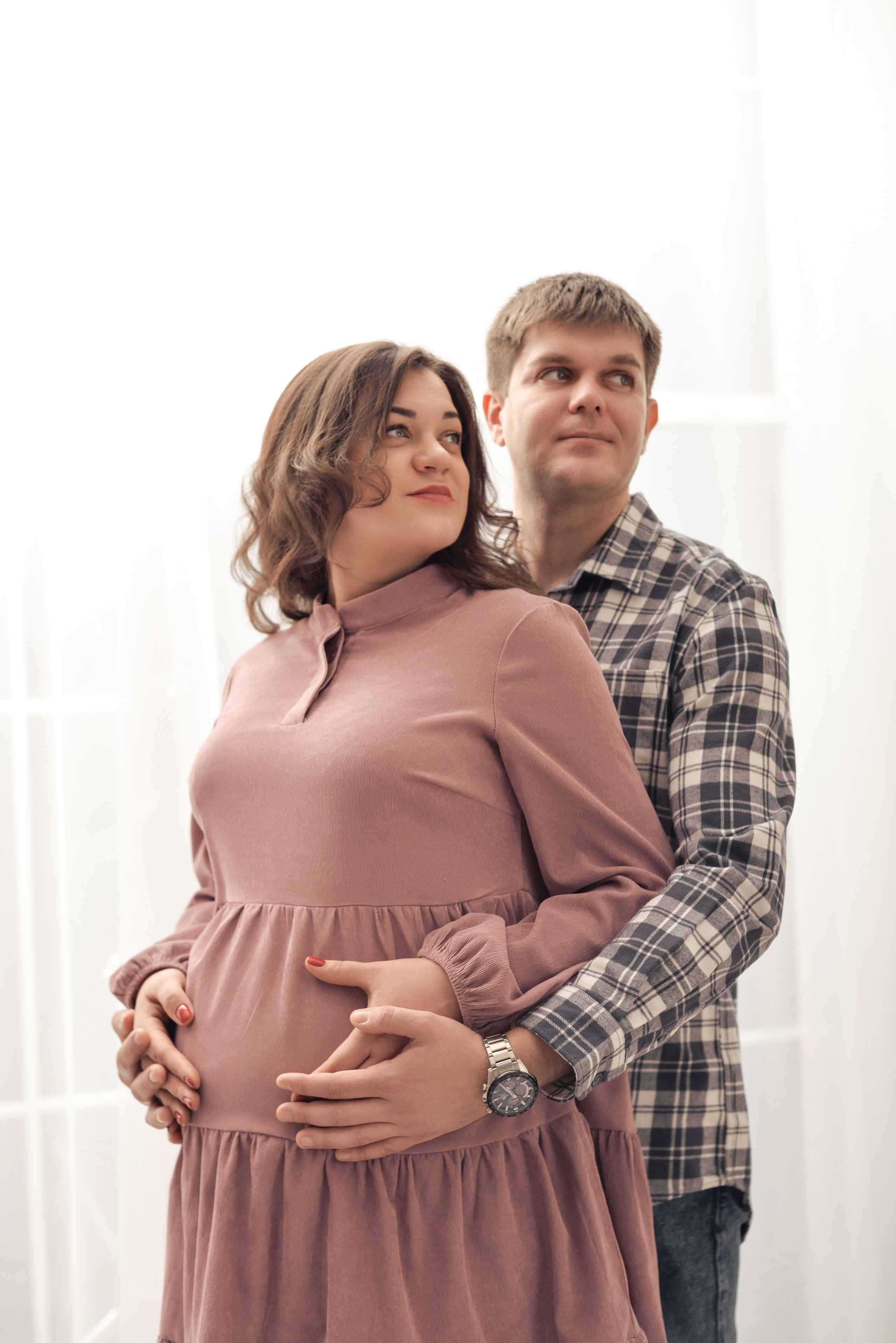 Наталья с мужем в зале Грей. Семейный и свадебный фотограф Галина Абакумова, фотосессии в Белгороде