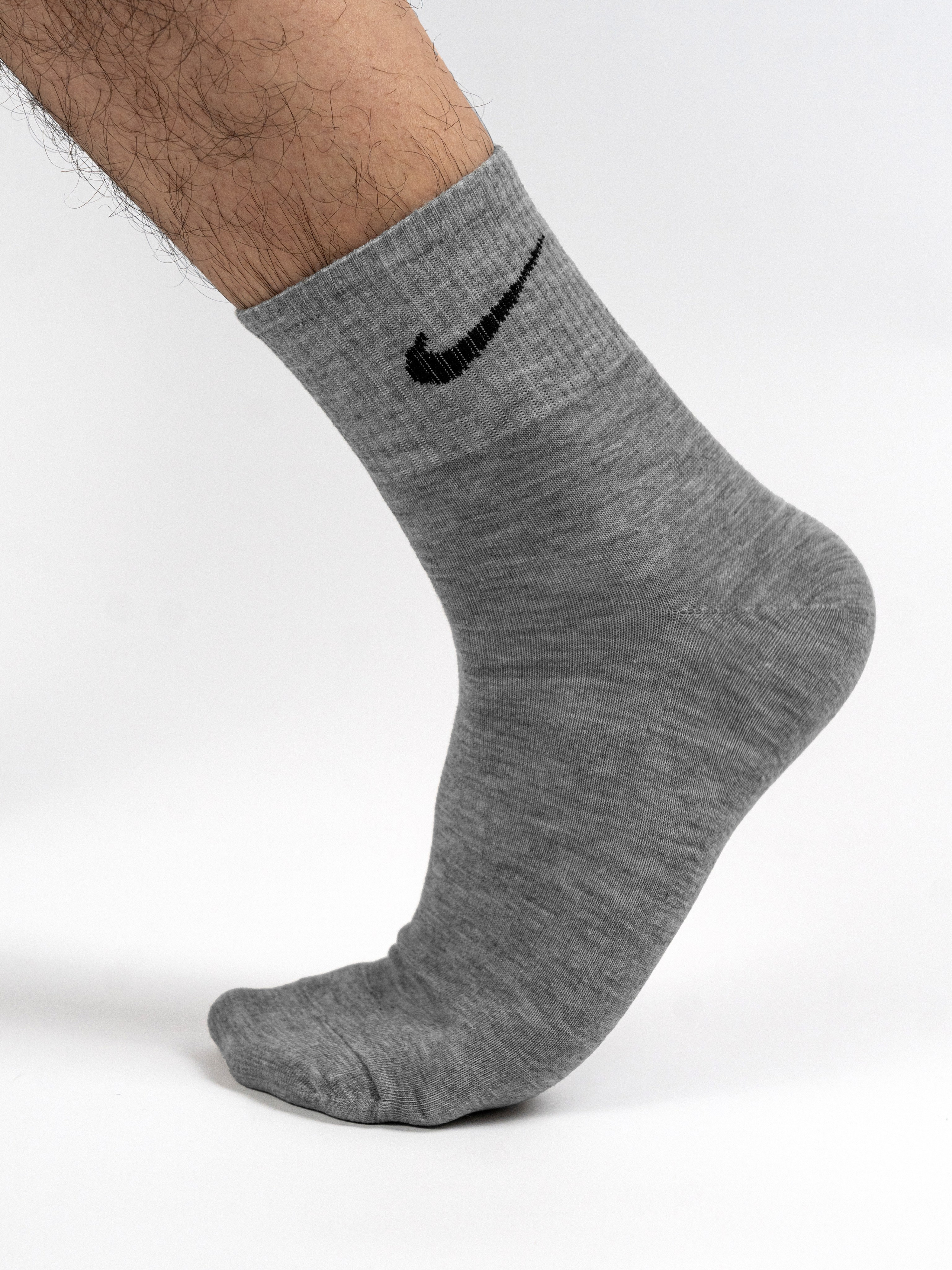 Летние спортивные носки, предметная съемка с нанесением инфографики. Олейник Денис — предметный фотограф, фотограф для маркетплейсов в Казани