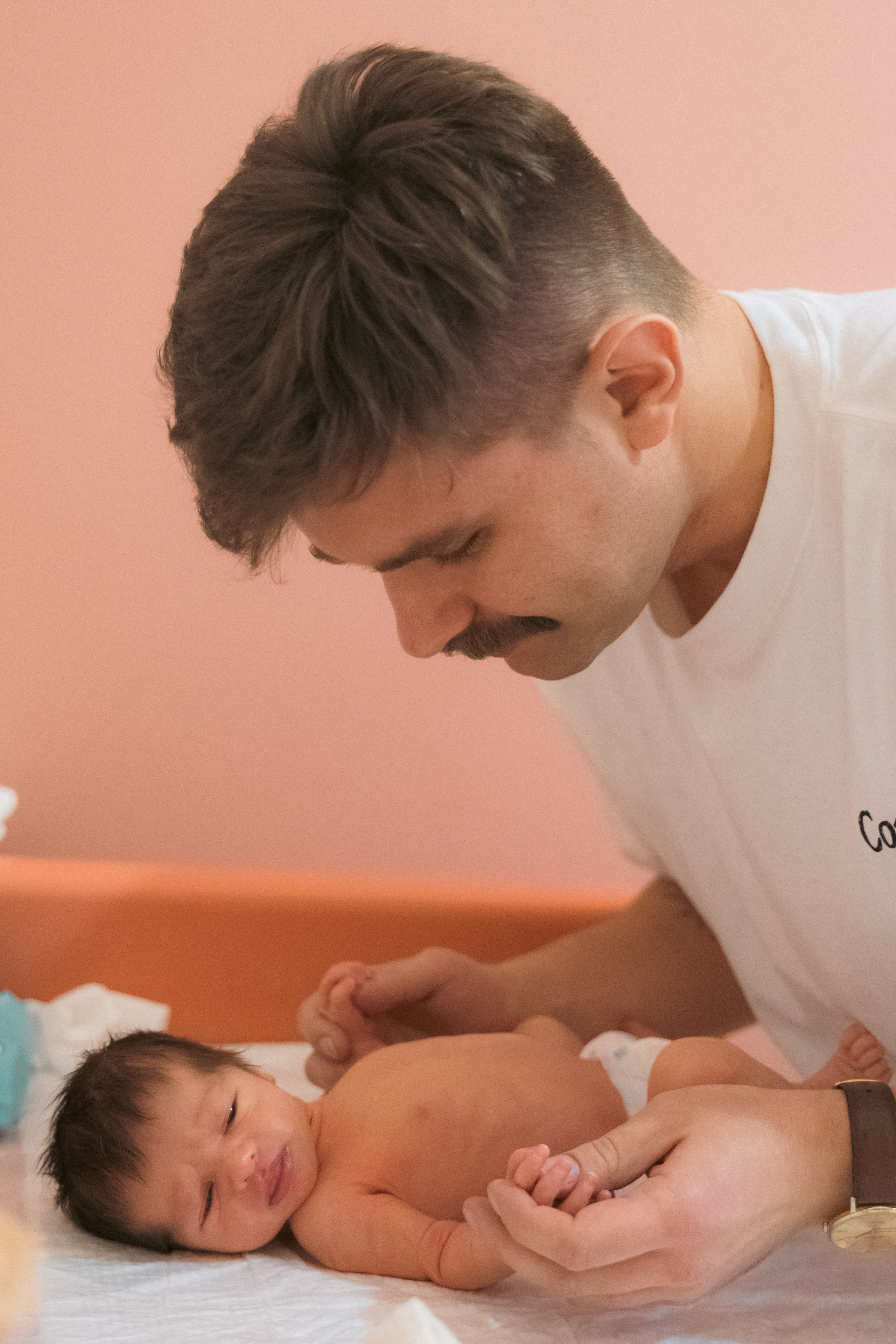 Выписка Наума. Клинический госпиталь MD GROUP на Севастопольском проспекте. Фотограф на роды в Москве. Фото и видео родов. Фотопроект «Продолжение рода»