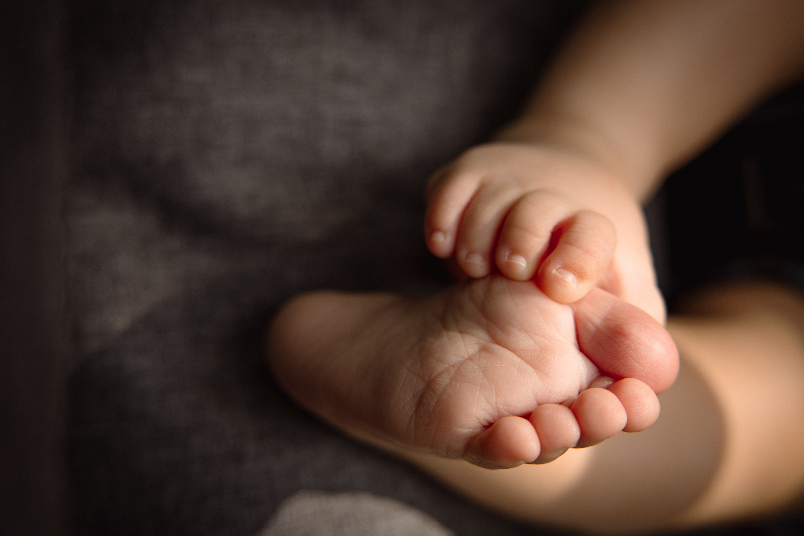 Настя с сыном у Alma-Mater. Ваш семейный newborn и lifestyle фотограф в СПБ Наталья Журавлева