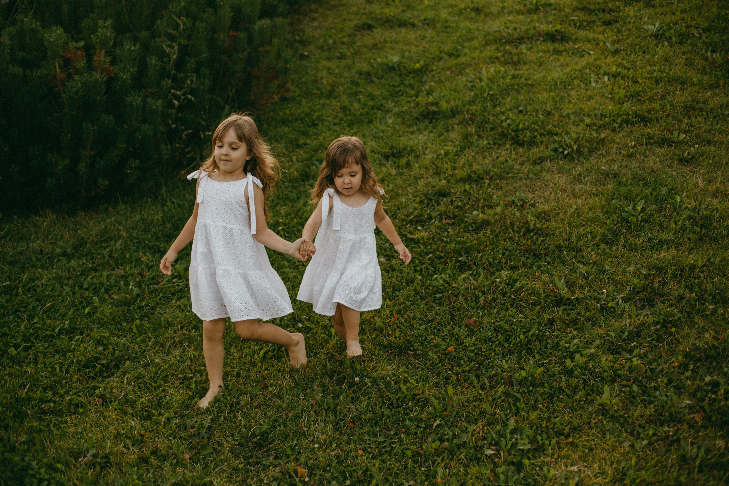 Эмма и Влада на летней прогулке с мамой. Фотограф Наталья Кургина Слюдянка Иркутск