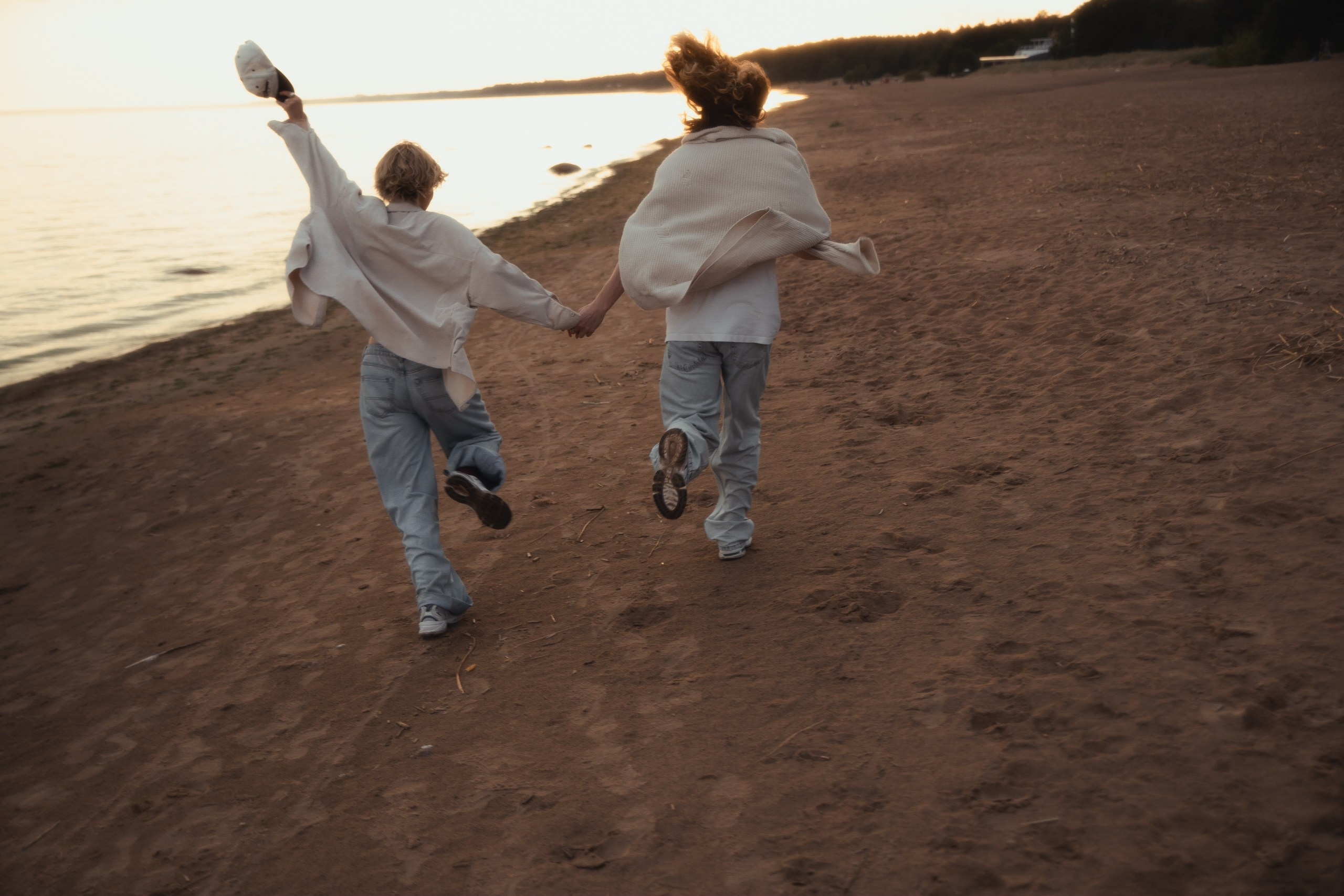 Помещается под рёбрами слева. Свадебный фотограф Питер СПБ Индивидуальные, парные, свадебные съёмки