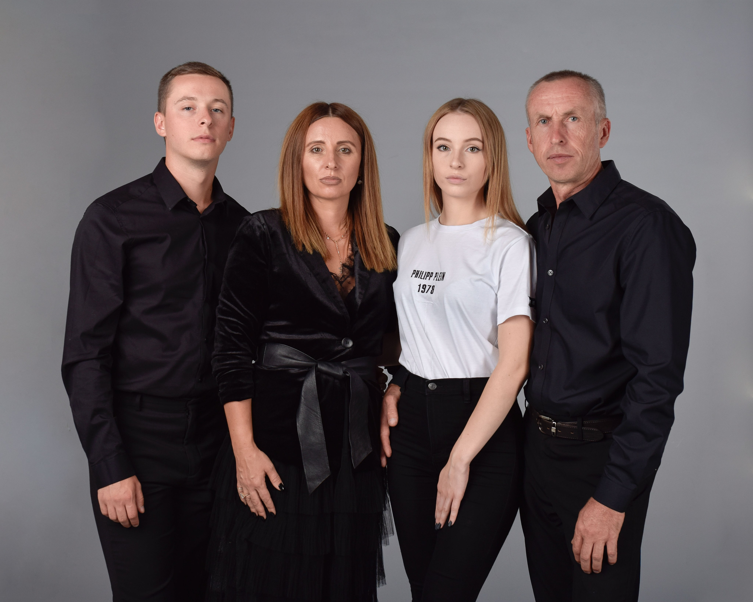 СЕМЕЙНЫЙ ПОРТРЕТ В СТУДИИ. Фотограф в Ялте Инна Найден. Детский и семейный фотограф