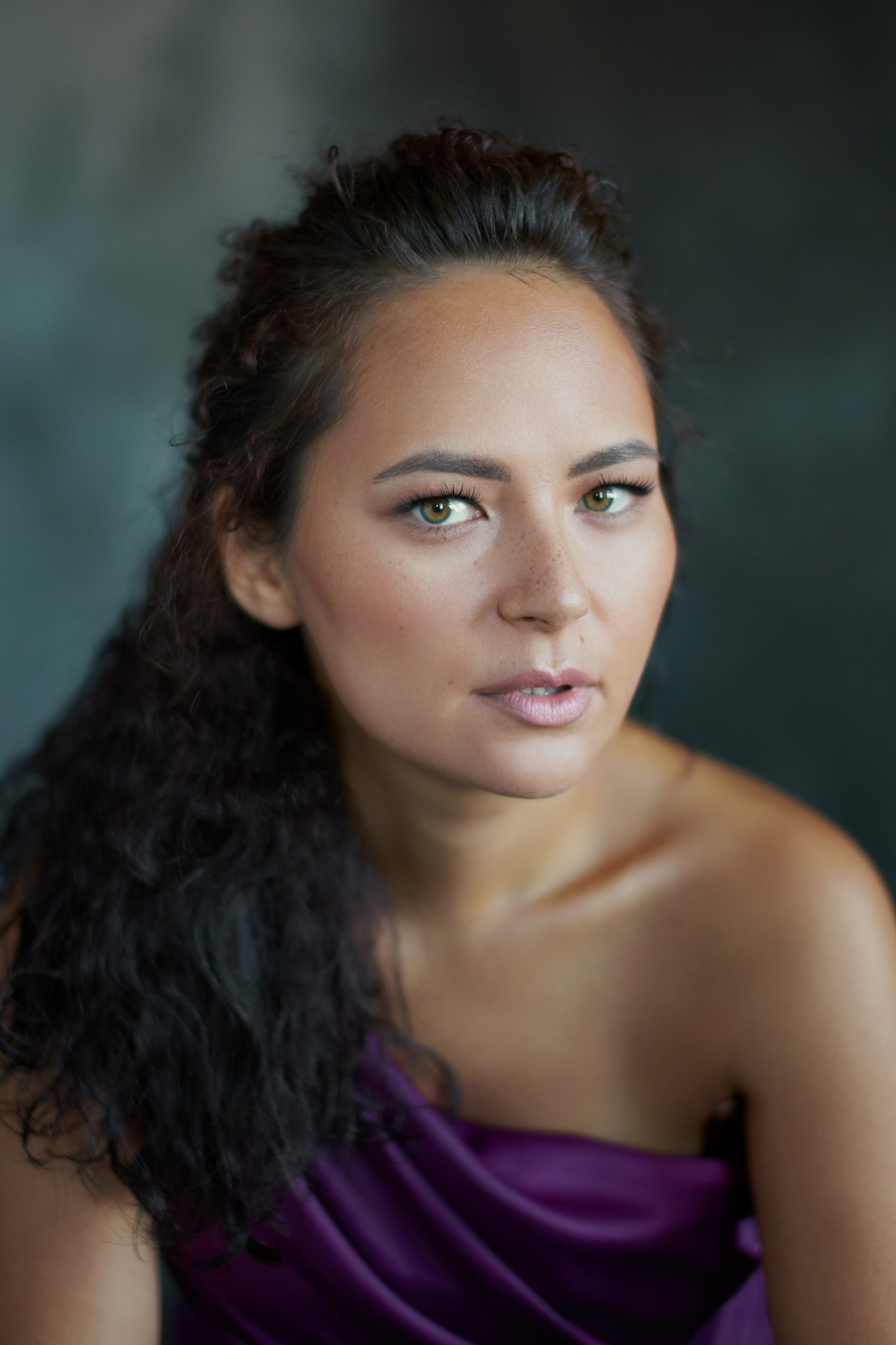 Чувственные портреты в темной студии для Анастасии. Репортажный и женский фотограф в Новосибирске