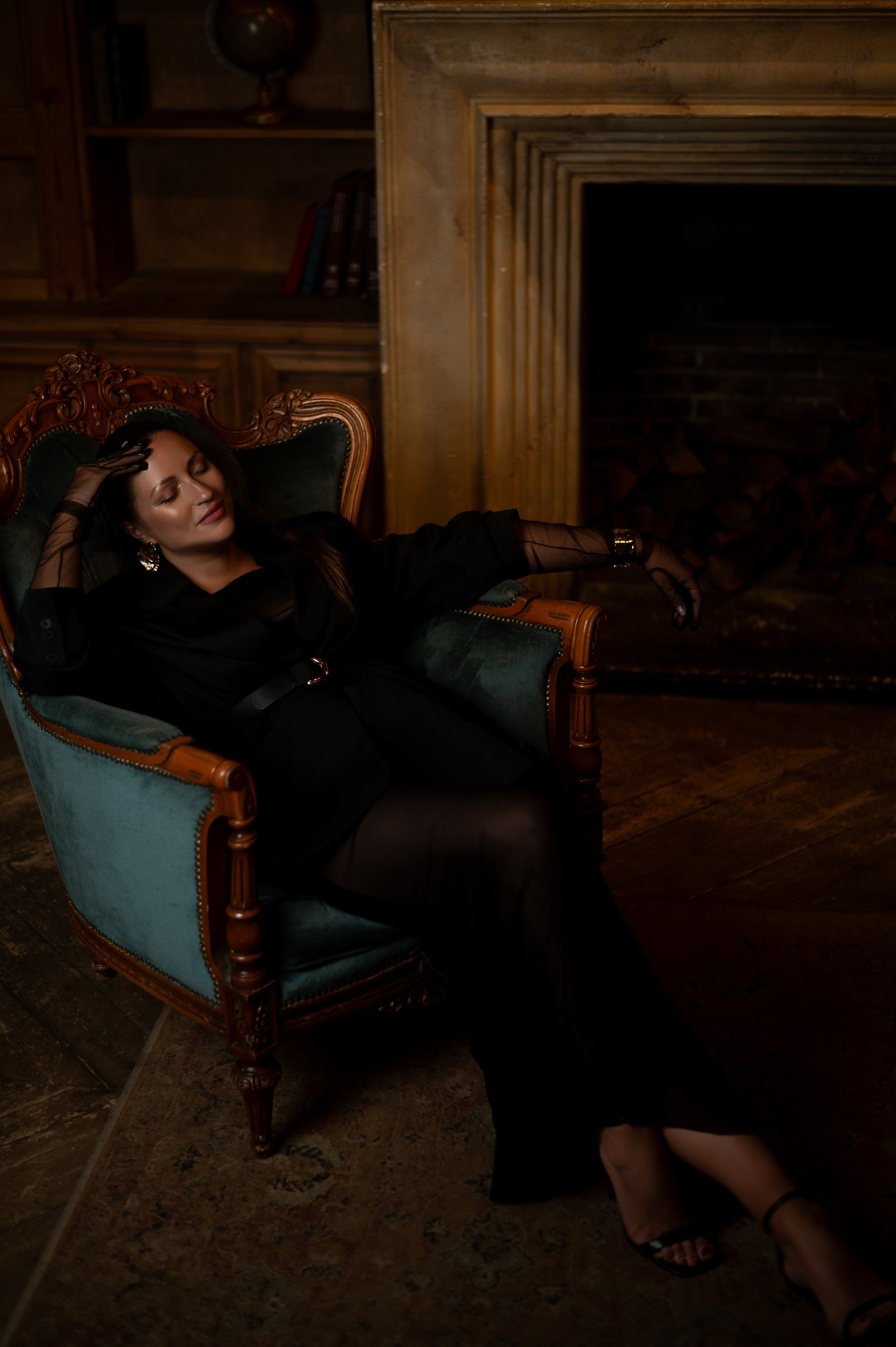 Стильная фотосессия в винтажном зале Питера. Женский фотограф Санкт-Петербург Александра Колий