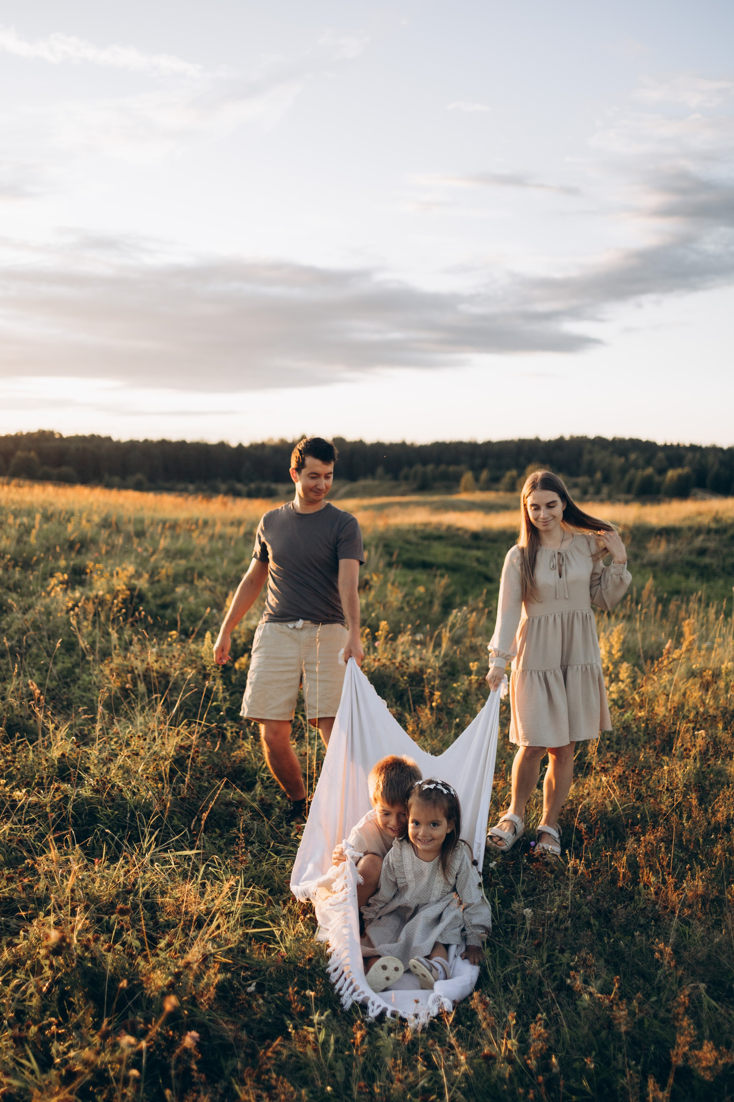 Семейная фотосессия на Колтушских высотах. Семейный и детский фотограф в Санкт-Петербурге Павлова Елена