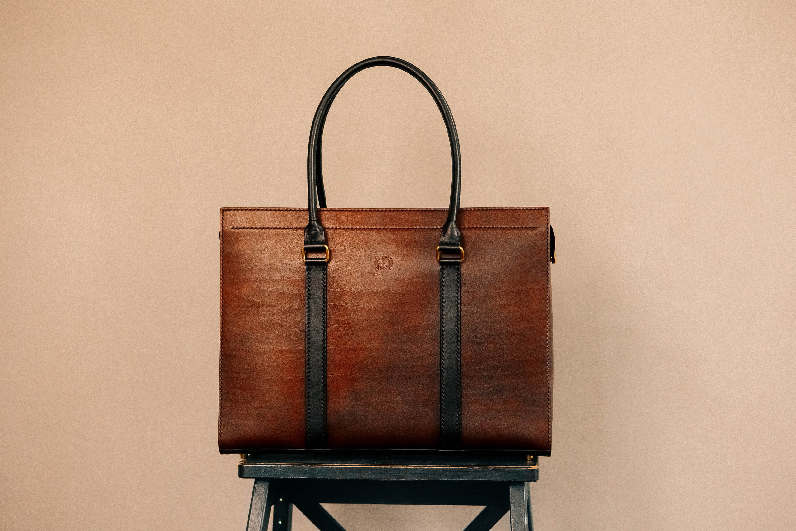 Анна Гречаная и изделие Дана Настаса 💼. Фотограф Ольга Крукле