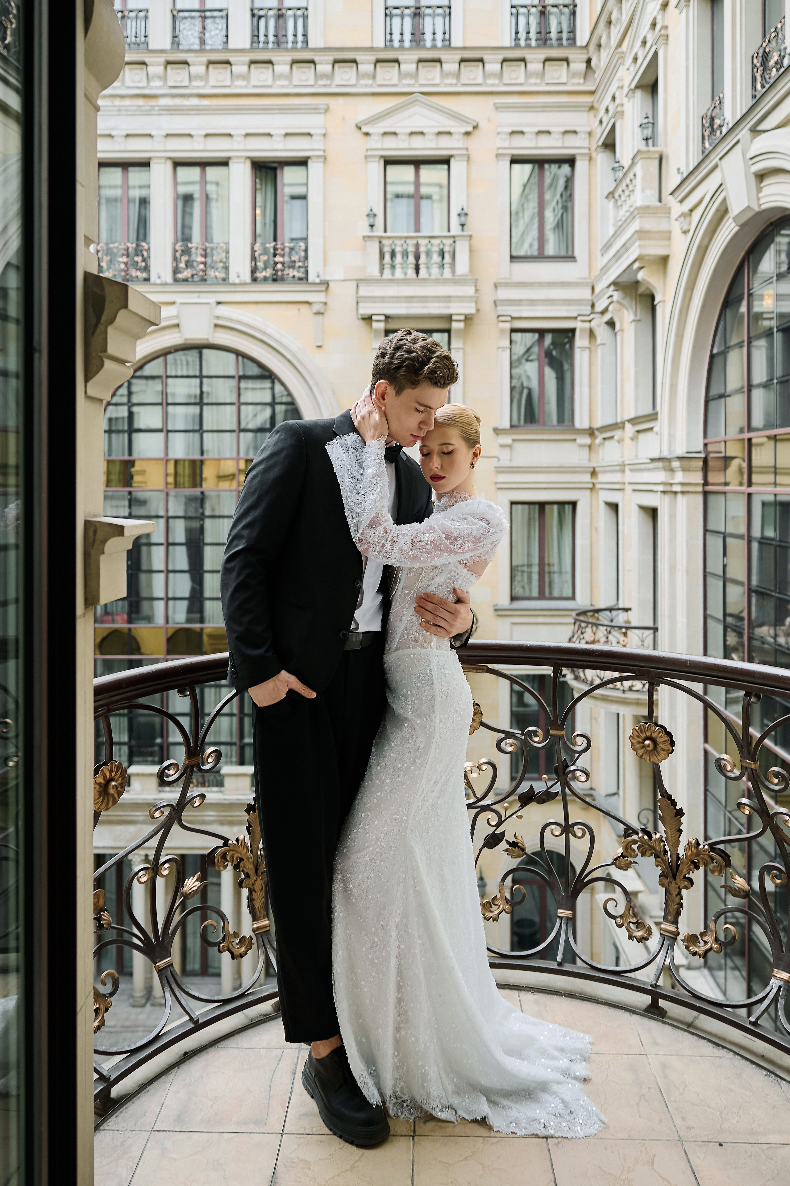 Вадим и Алина. Сборы в отеле St Regis. Свадебный фотограф в Москве и Подмосковье