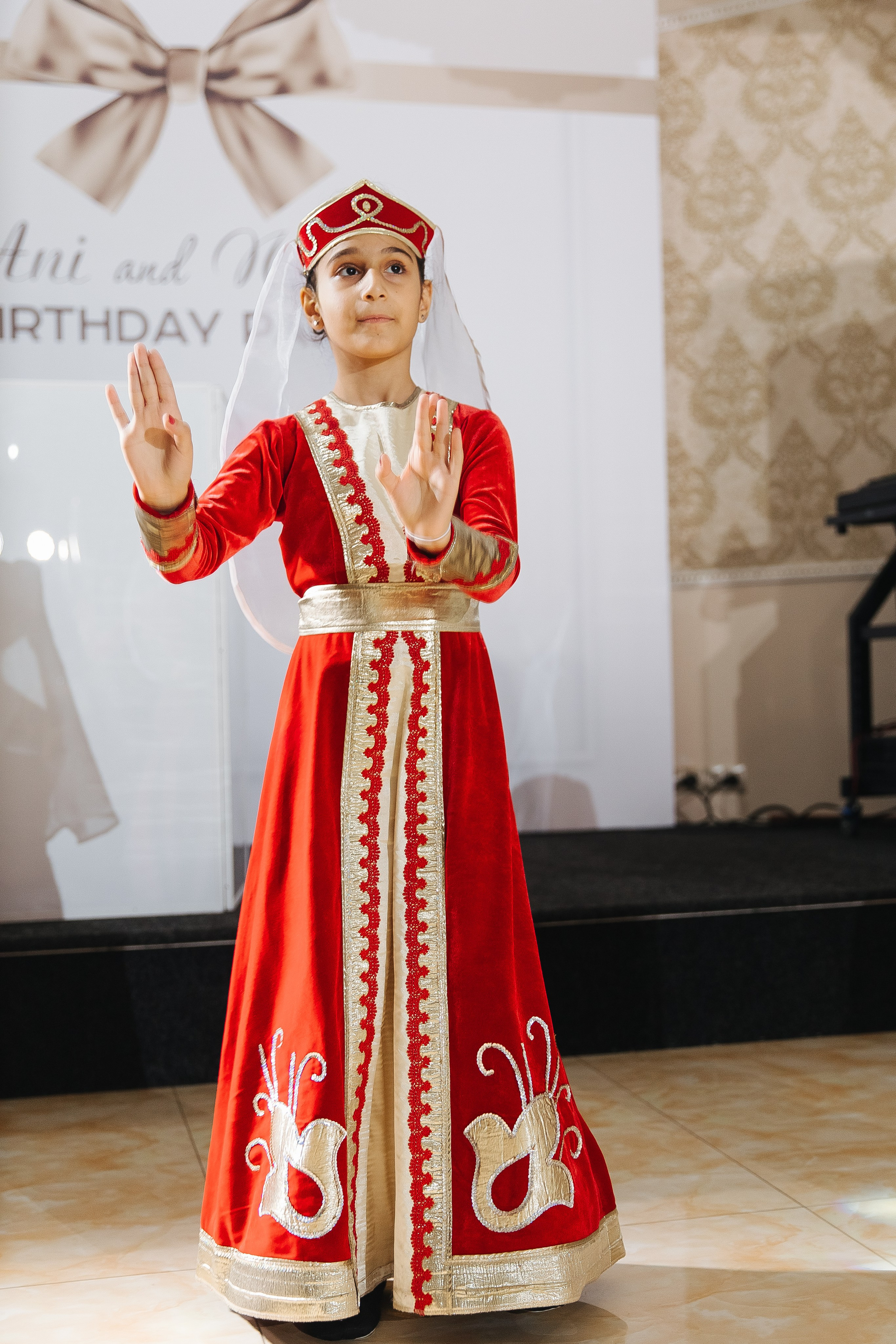 Ани и Назели. 35&5 День рождения, «Янтарь». Фотограф в Красноярске Надежда Воскресенская