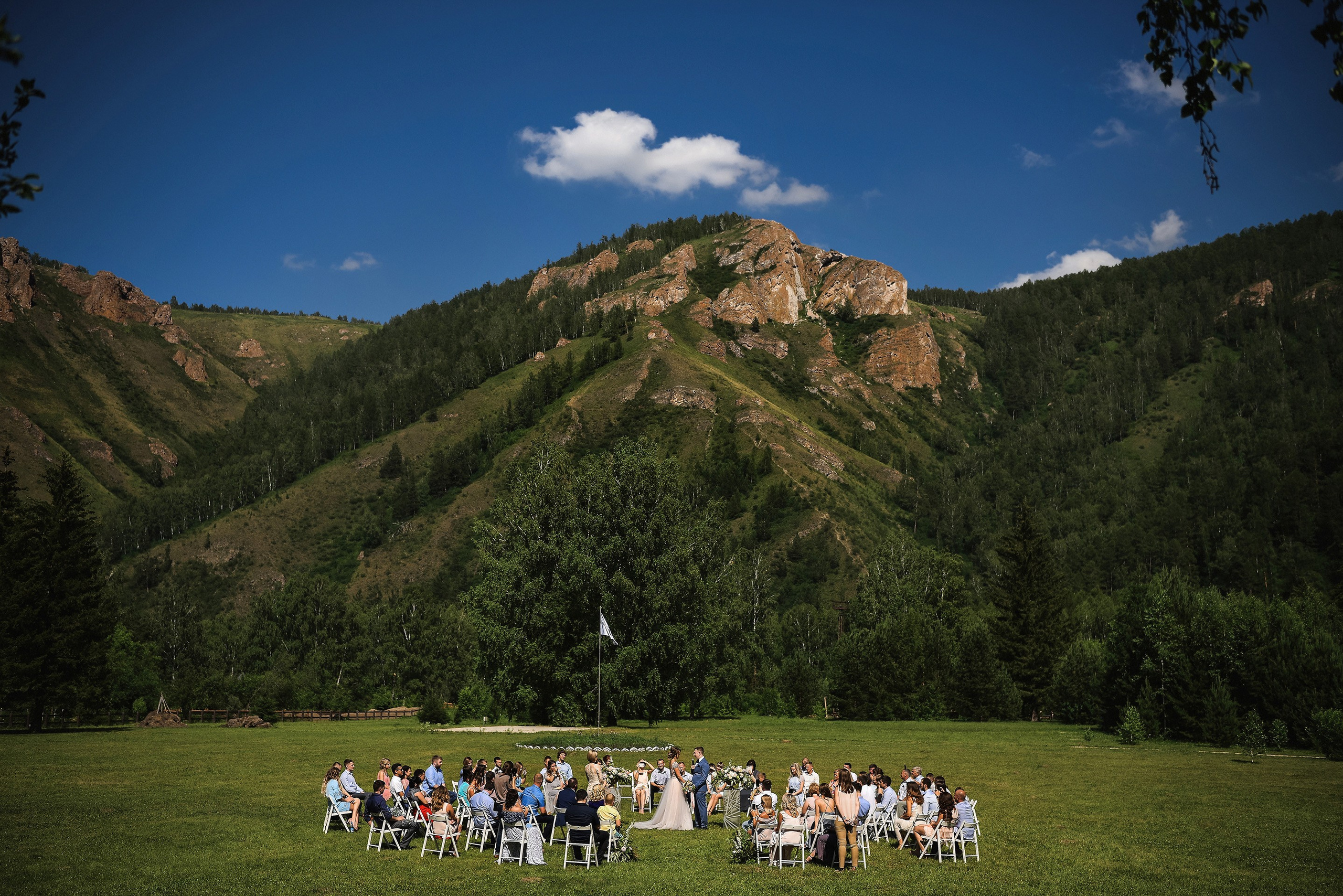 💐 Радик и Яна — душевная загородная свадьба в Villatic | Теплые фото под Красноярском. 📸 Свадебный и семейный фотограф в Красноярске Тихомиров Евгений | 17 лет опыта | 800+ свадеб