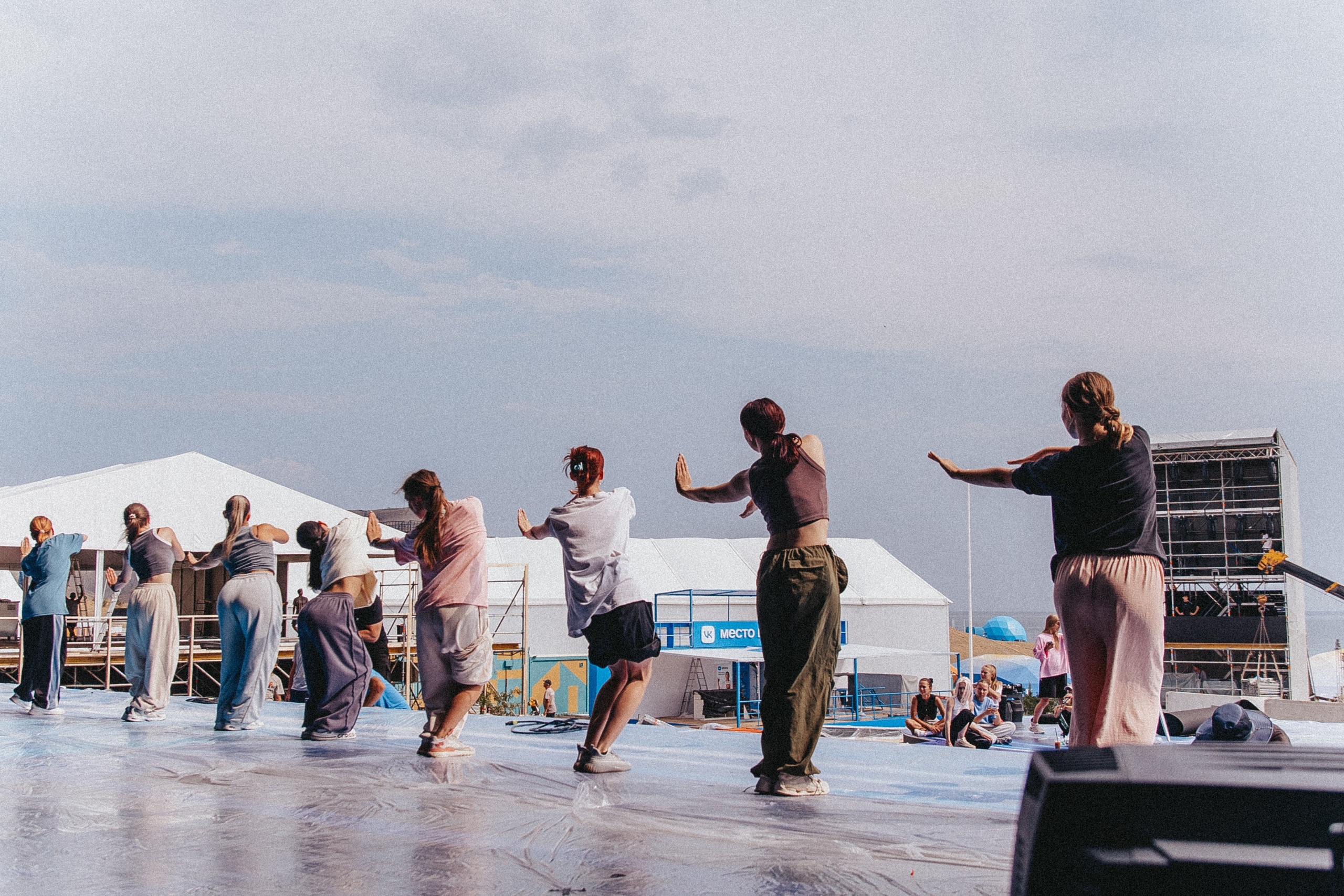 Бекстейдж фестиваля «Таврида 2024». Izotoff Photographer