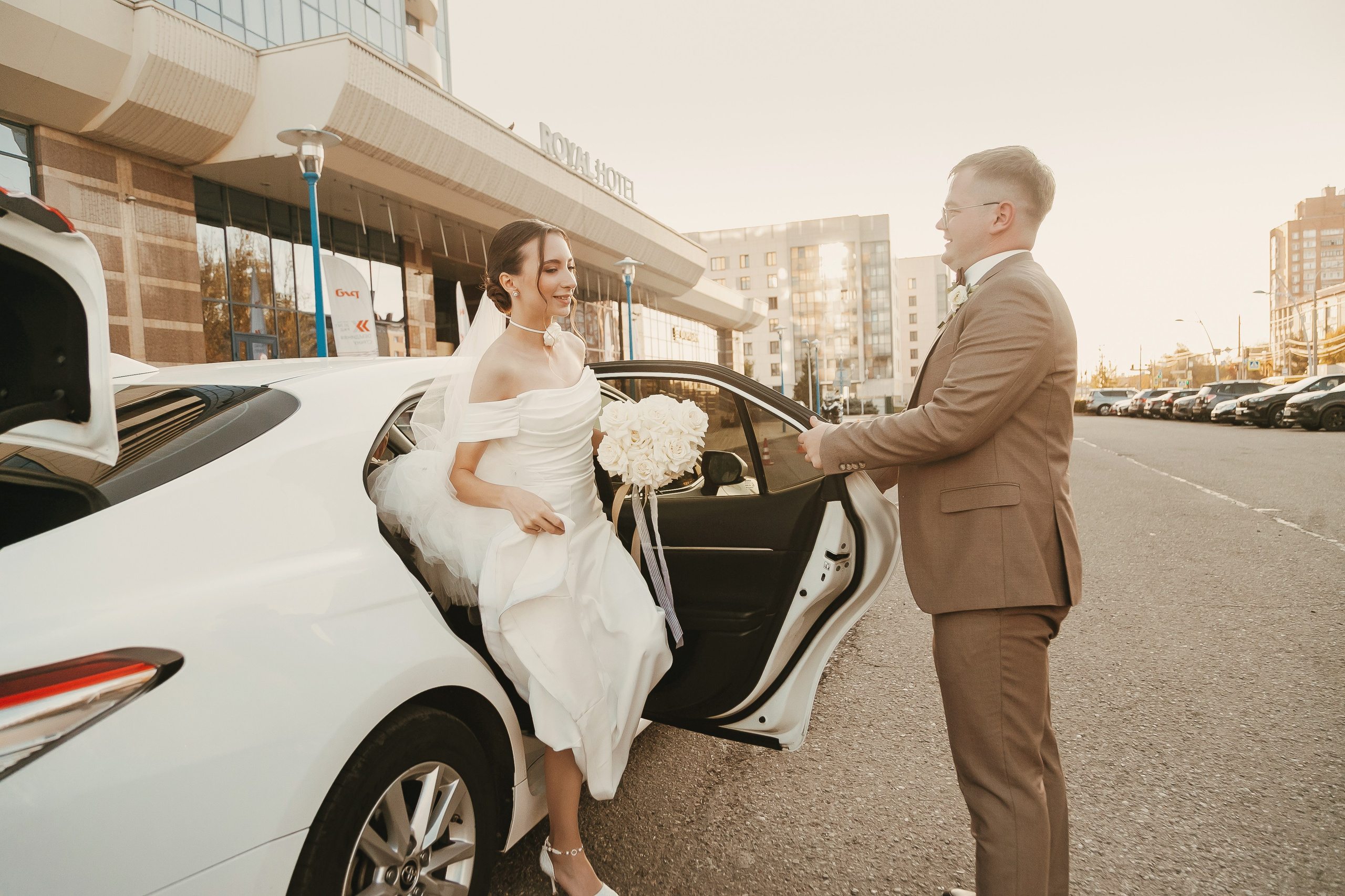 Свадебная осенняя фотосессия Ивана и Лидии в городе. Свадебный и репортажный фотограф в Ярославле и Санкт-Петербурге Роман Микрюков