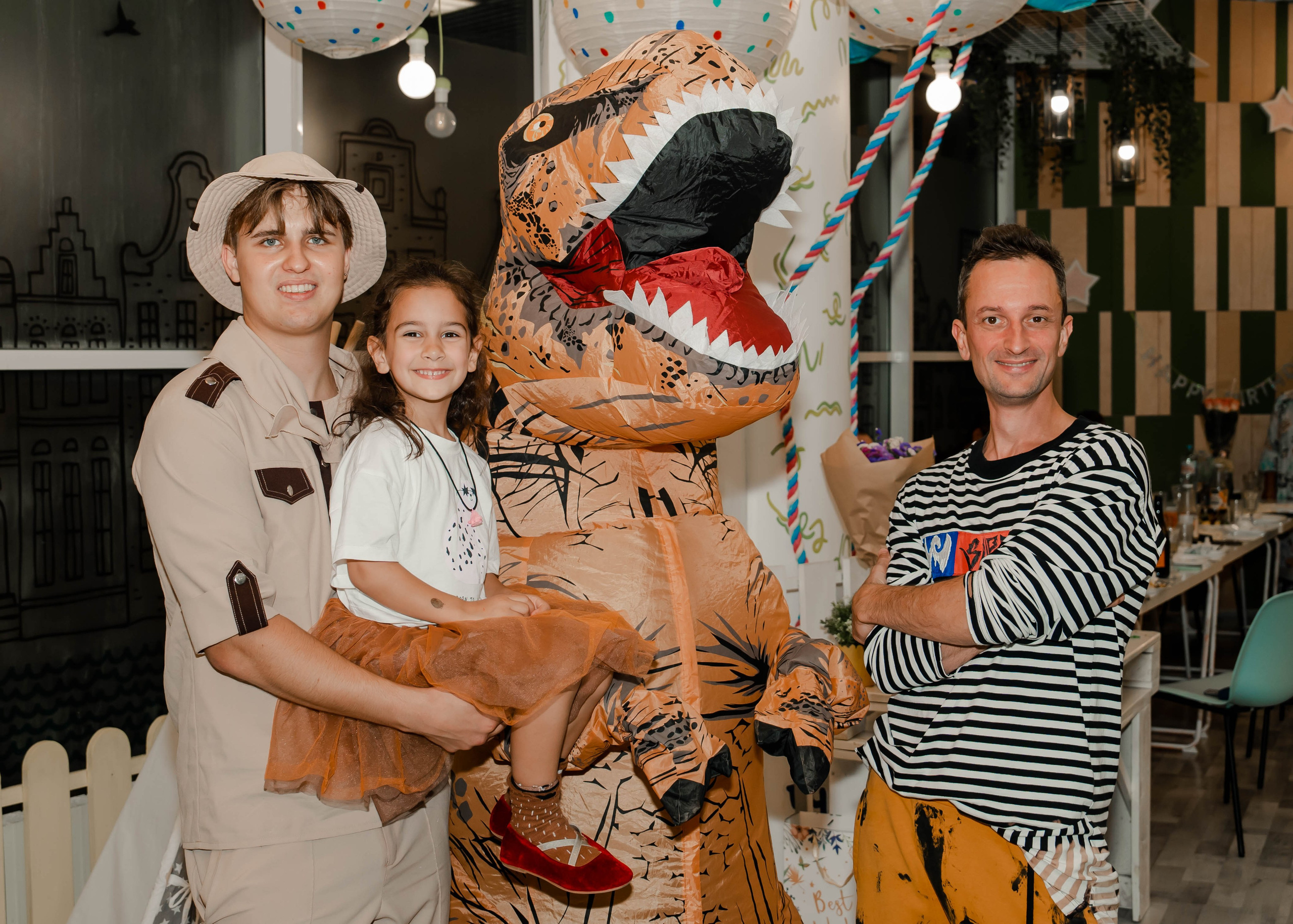 Грозный Тирекс. Крамер Юлиана детский и семейный фотограф