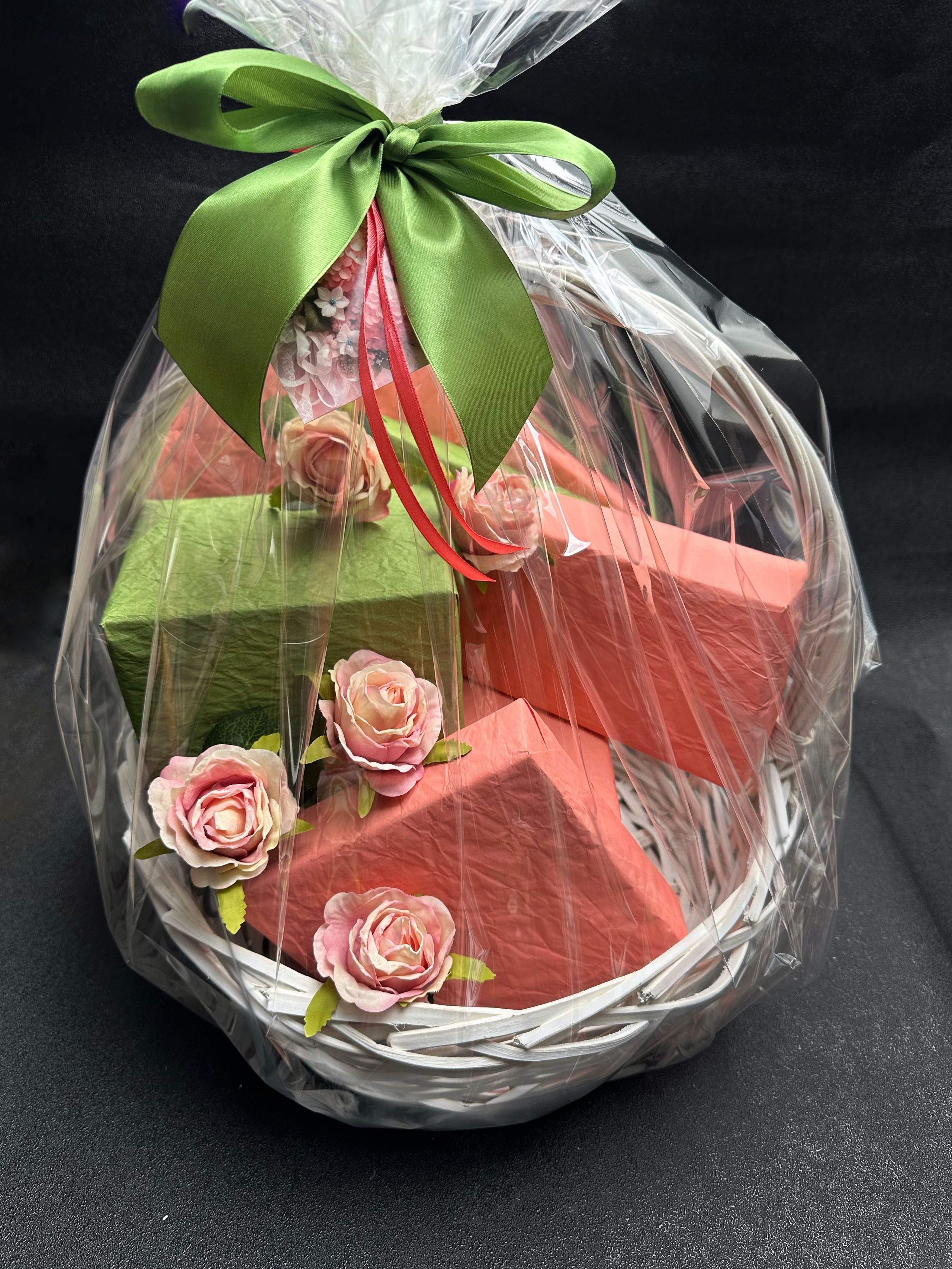 Женская корзина. Студия подарочных наборов «Владия»