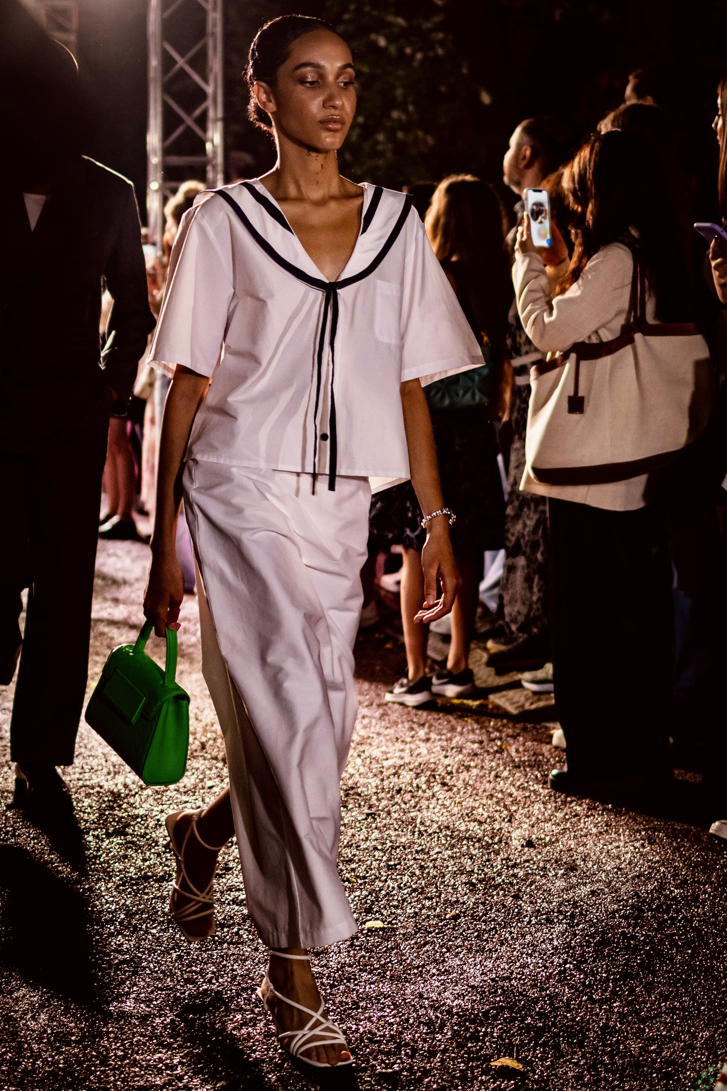 Фото с показа российских брендов на Патриках. Фотосессии и репортаж — Фотограф в Москве — Рина Серёгина