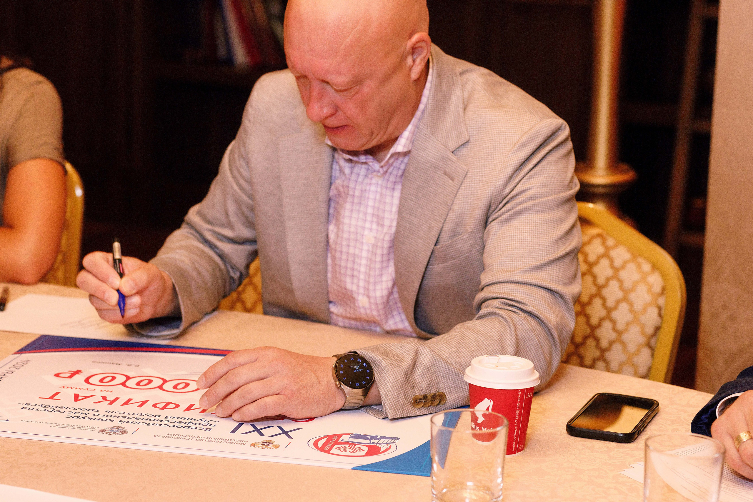 Лучший водитель троллейбуса России — 2024. Портретный и репортажный фотограф в Чебоксарах Андриян Чаркин