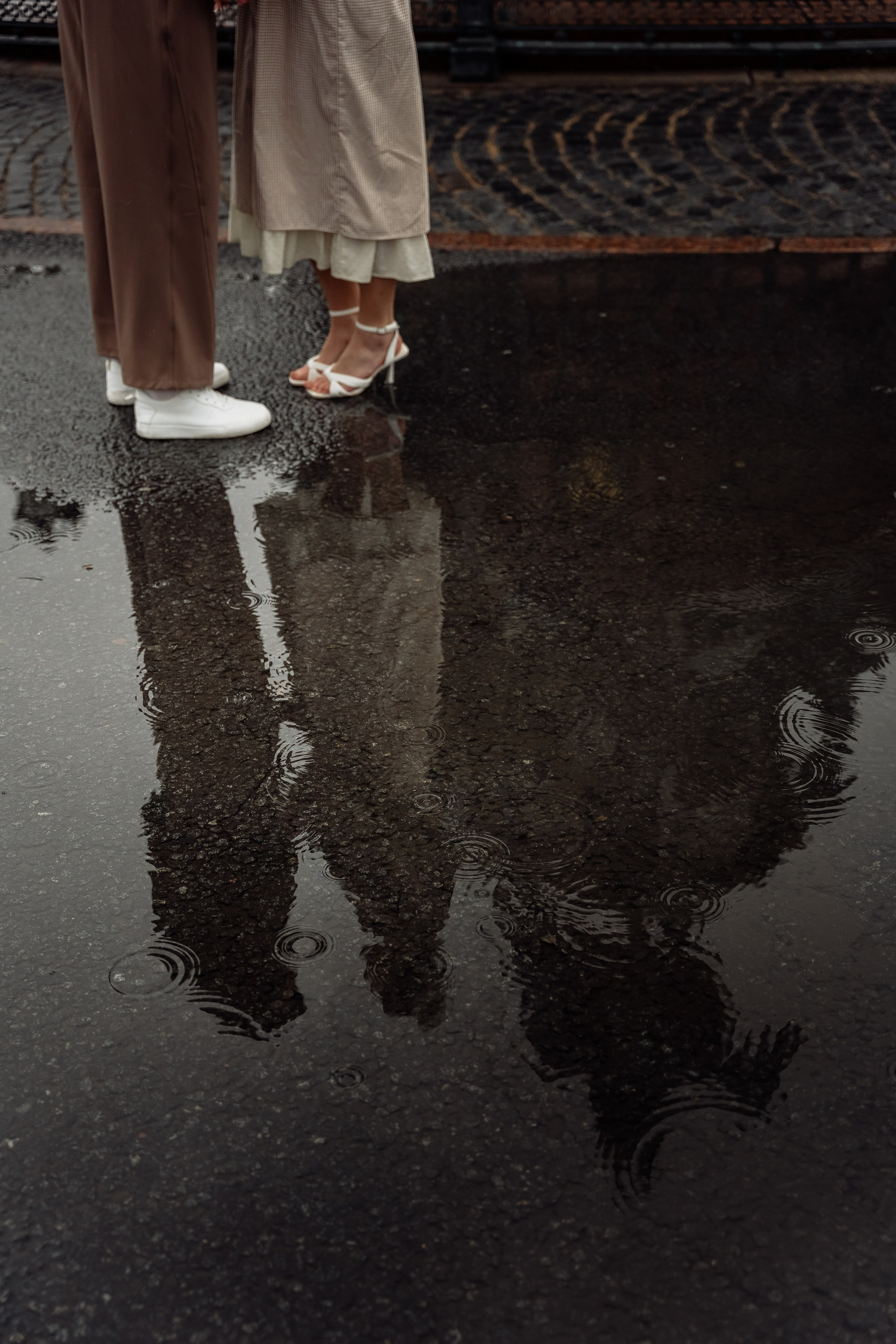 Двое под одним зонтом