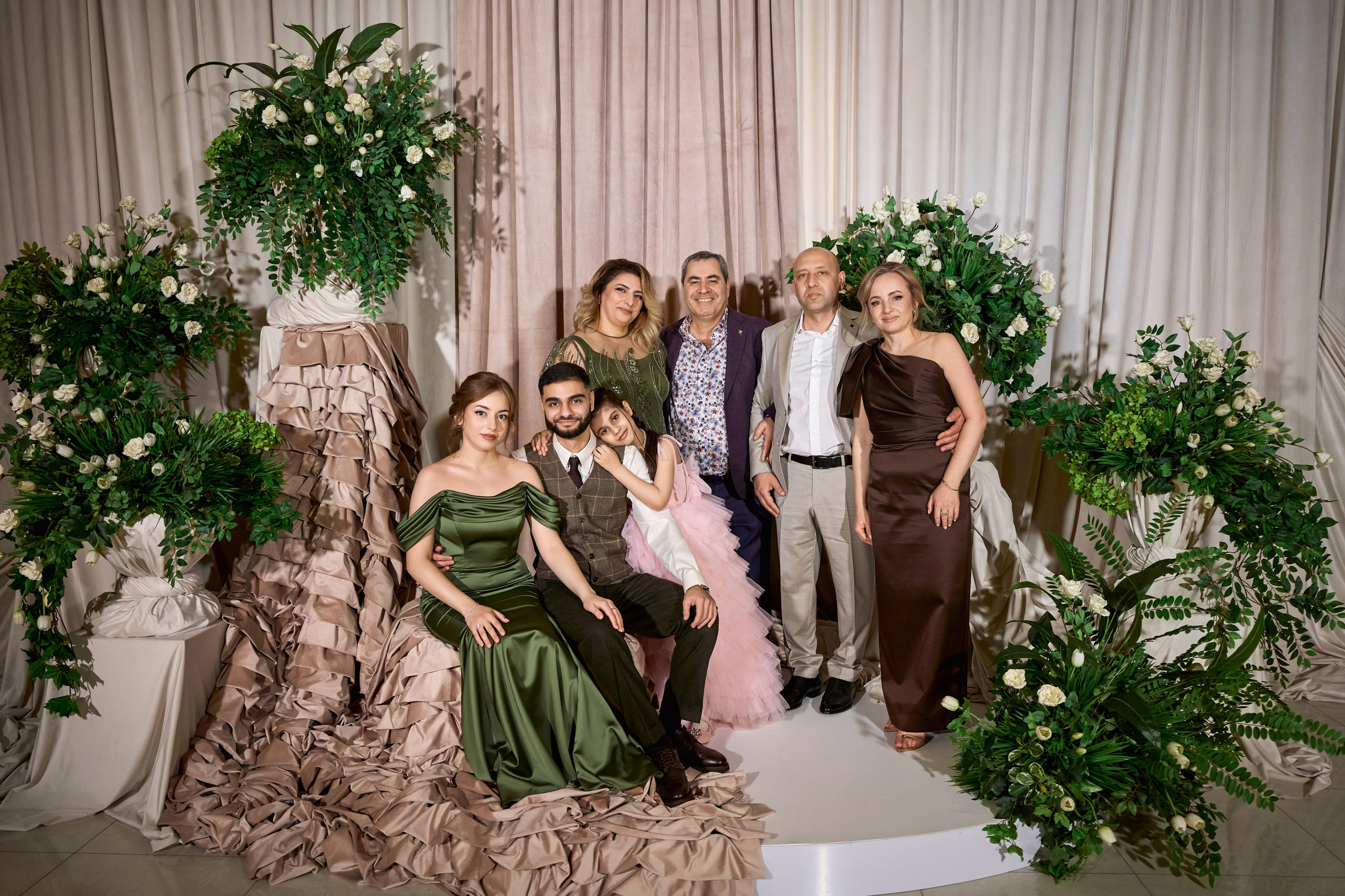 Красивое и чувственное сватовство Рафаэля & Алины в GOLDEN PALACE от ТВИНС СТУДИО. ТВИНС СТУДИО — лучшие свадебные фотографы и видеографы в Краснодаре