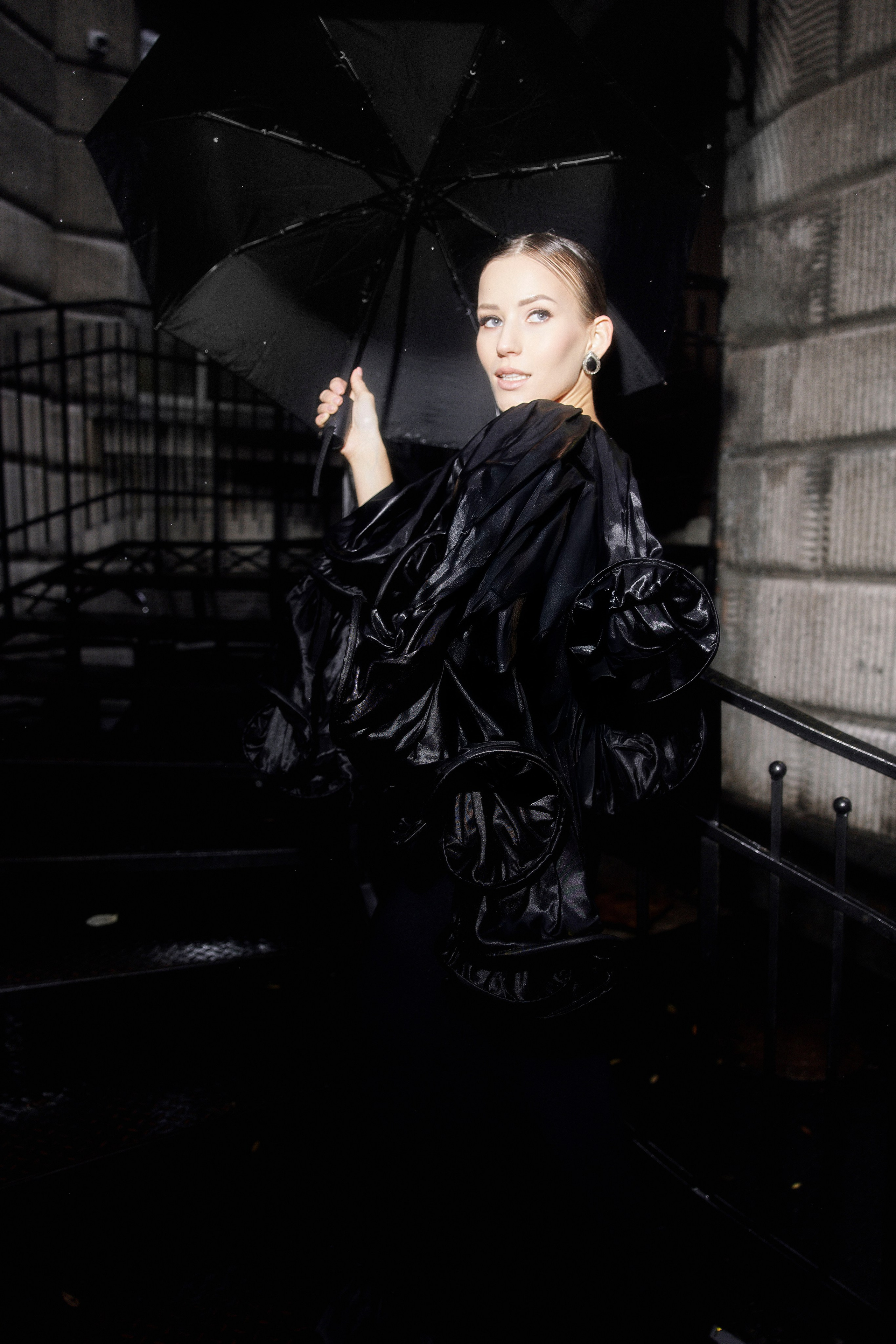 уличная съемка  съемка девушки в нарядном праздничном платье в студии фотограф питер санкт-петербург женский портрет женская портретная съемка 