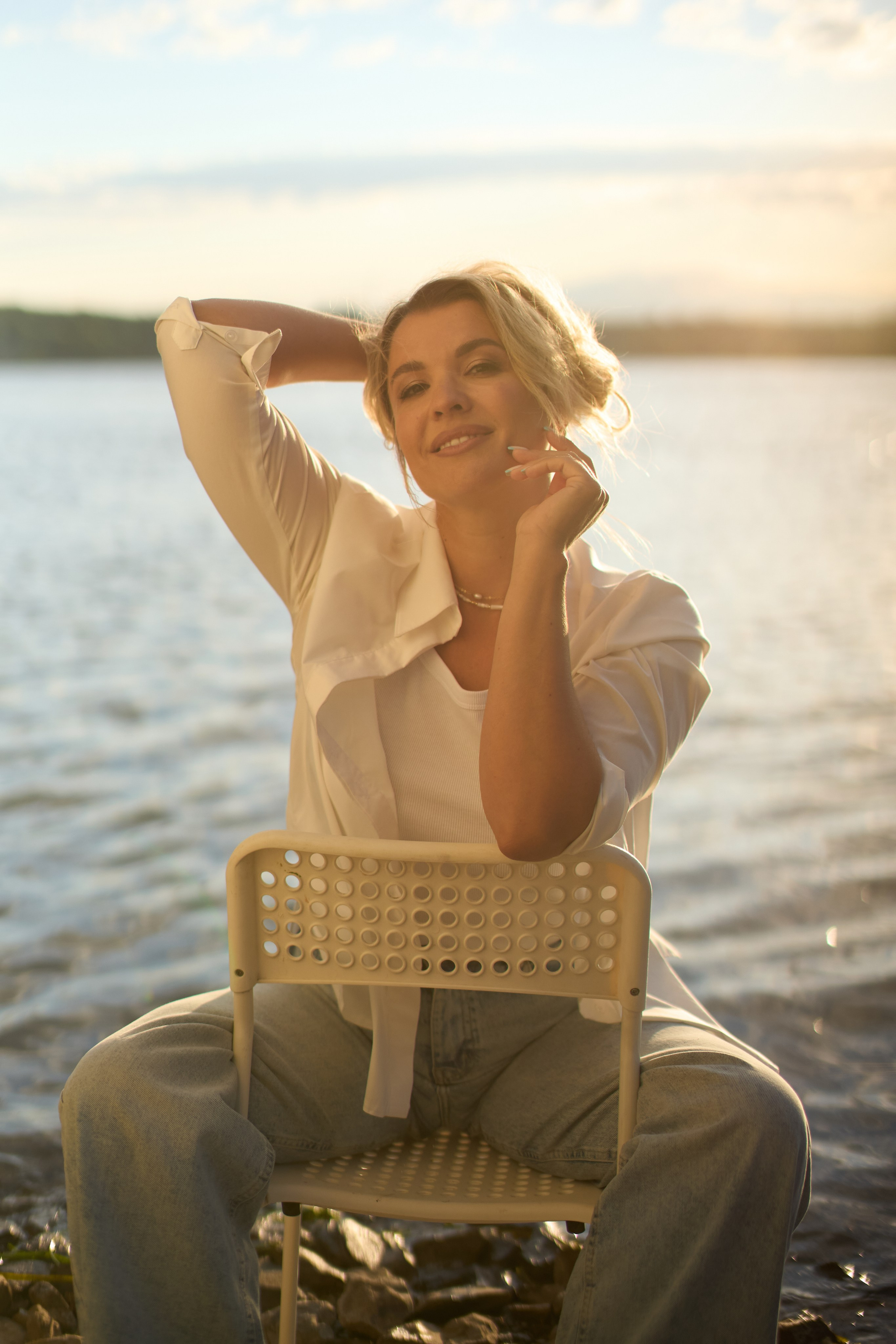Фотосессия на закате под бугринским мостом. Репортажный и женский фотограф в Новосибирске