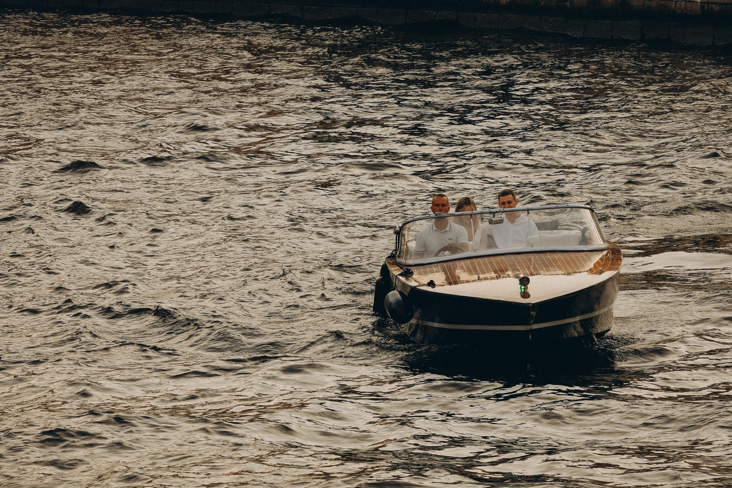 СВАДЕНБНАЯ СЬЕМКА НА КАТЕРЕ ПО КАНАЛАМ САНКТ-ПЕТЕРБУРГА И В АКВАТОРИИ НЕВЫ. Профессиональный фотограф, Санкт-Петербург — Виктория Богомолова