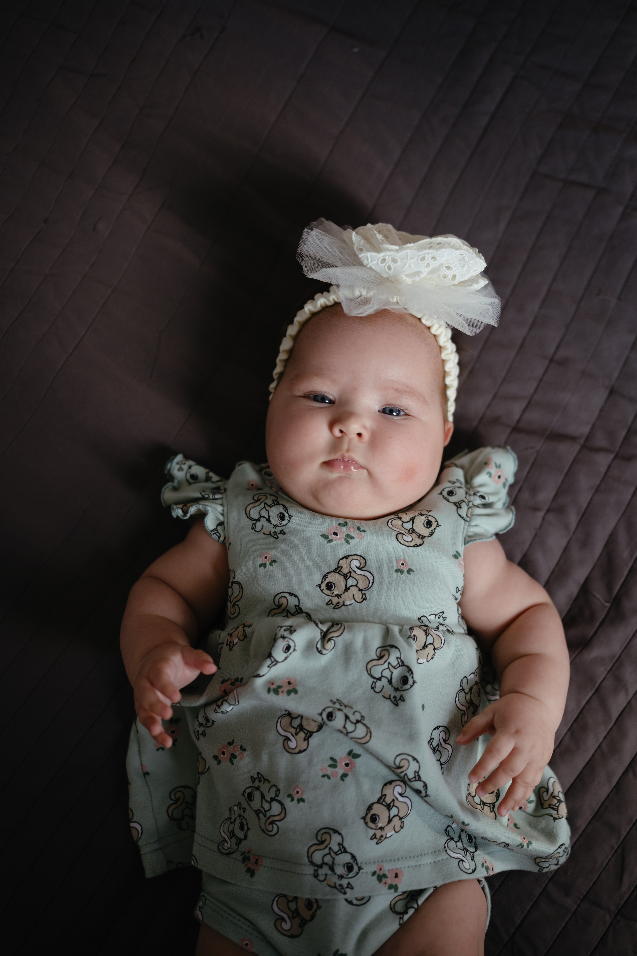 Алиса дома с мамой, братом и котом. Семейный детский ньюборн фотограф в Москве Марта Петрова