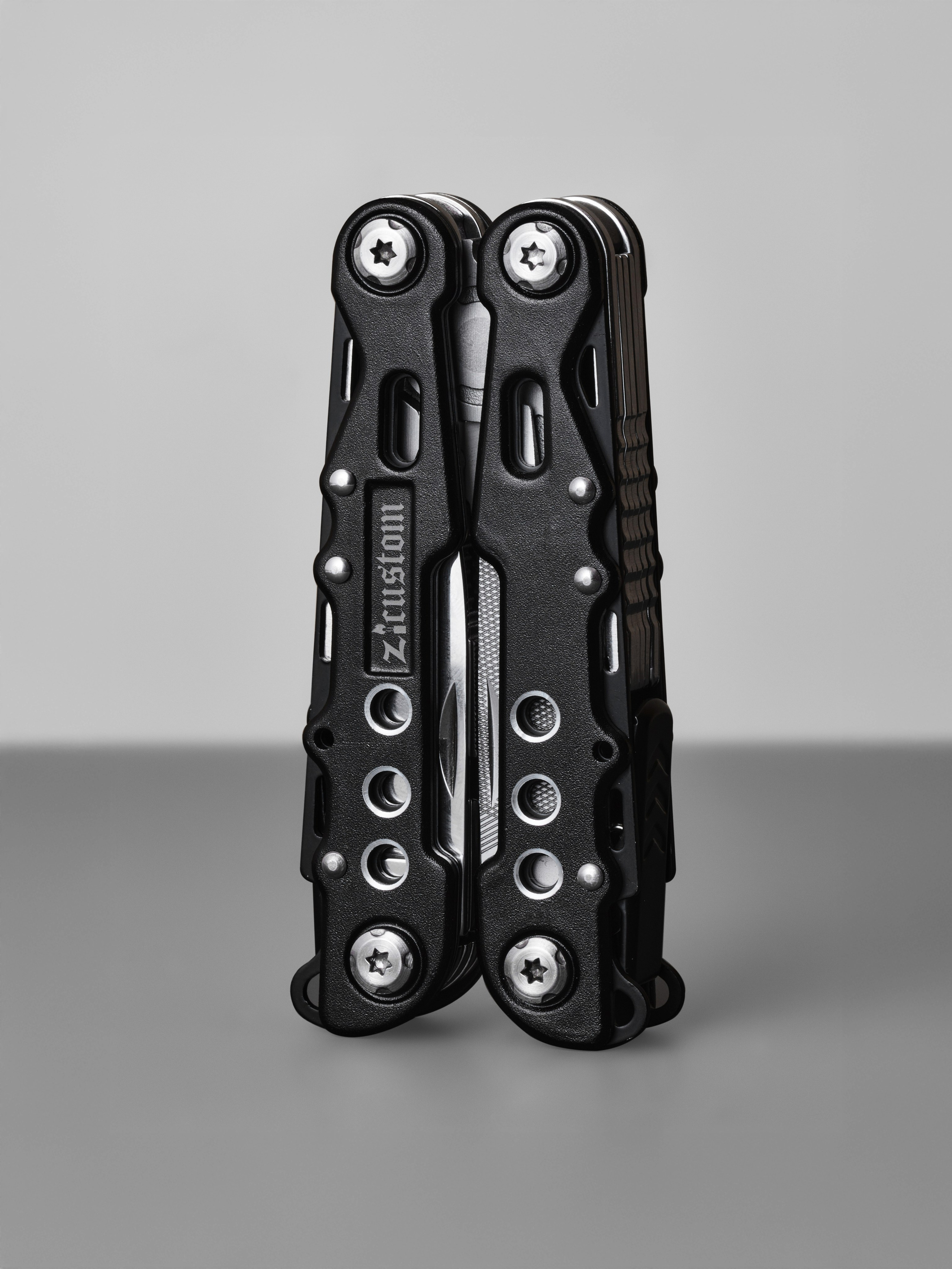 Ножи, мультитулы. Предметный фотограф в Нижнем Новгороде Аладышкина Анастасия