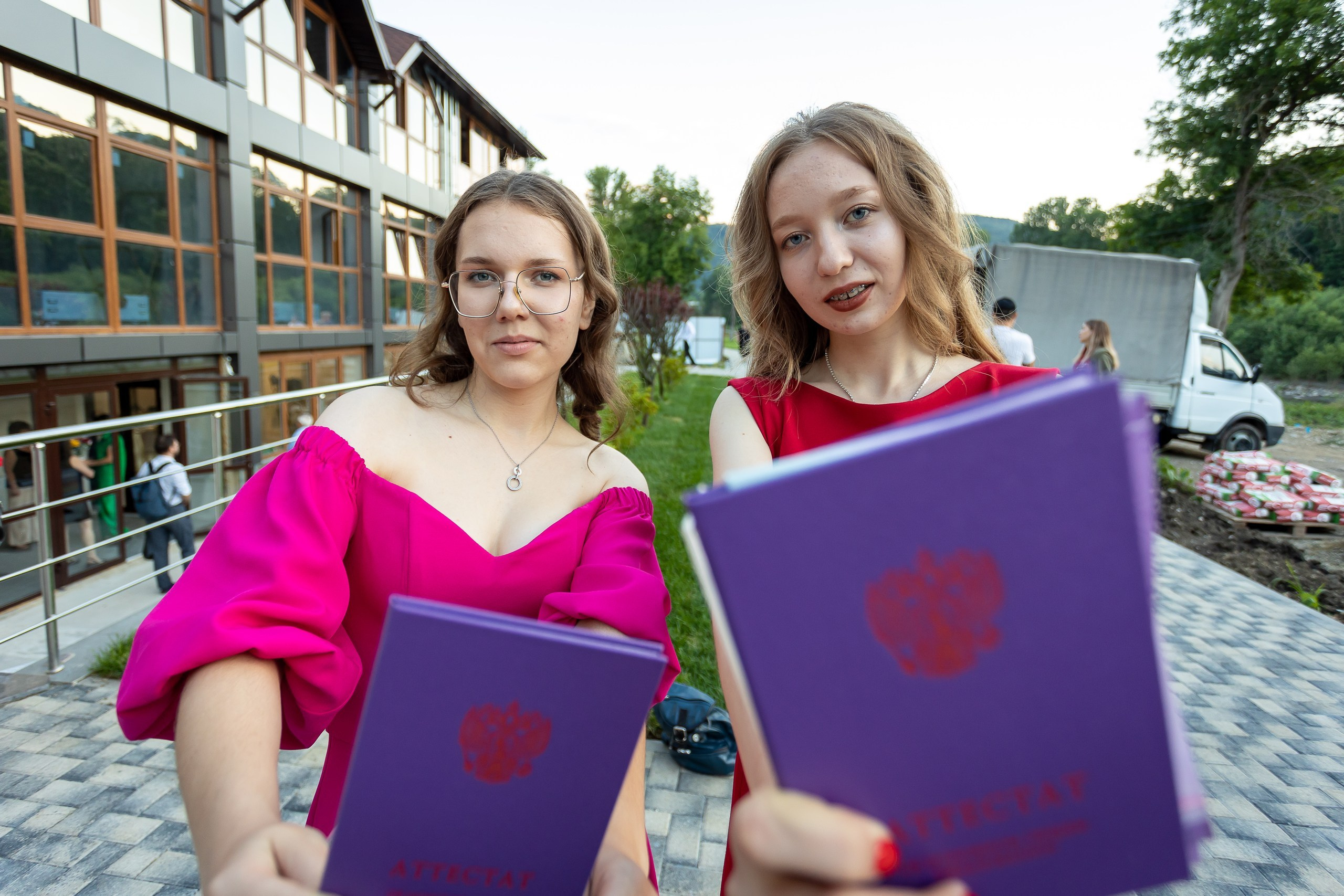 Вручение аттестата и выпускной вечер. Выпускные альбомы Майкоп, Краснодар Елена Золотарева