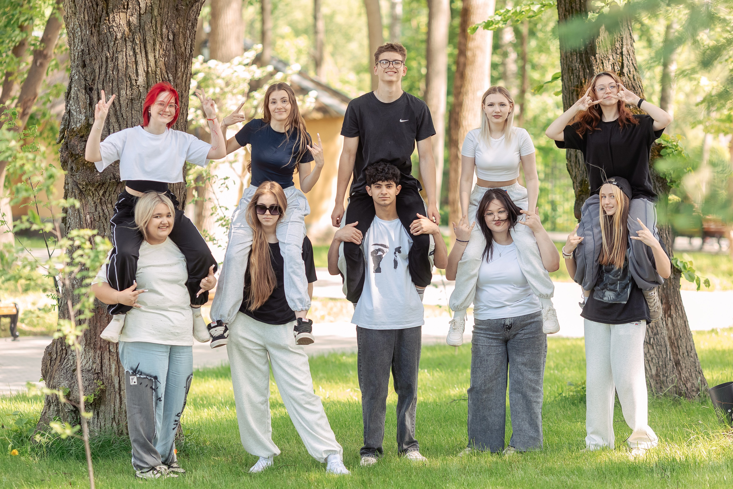 Позирование группы. Выпускные альбомы для детского сада и школы