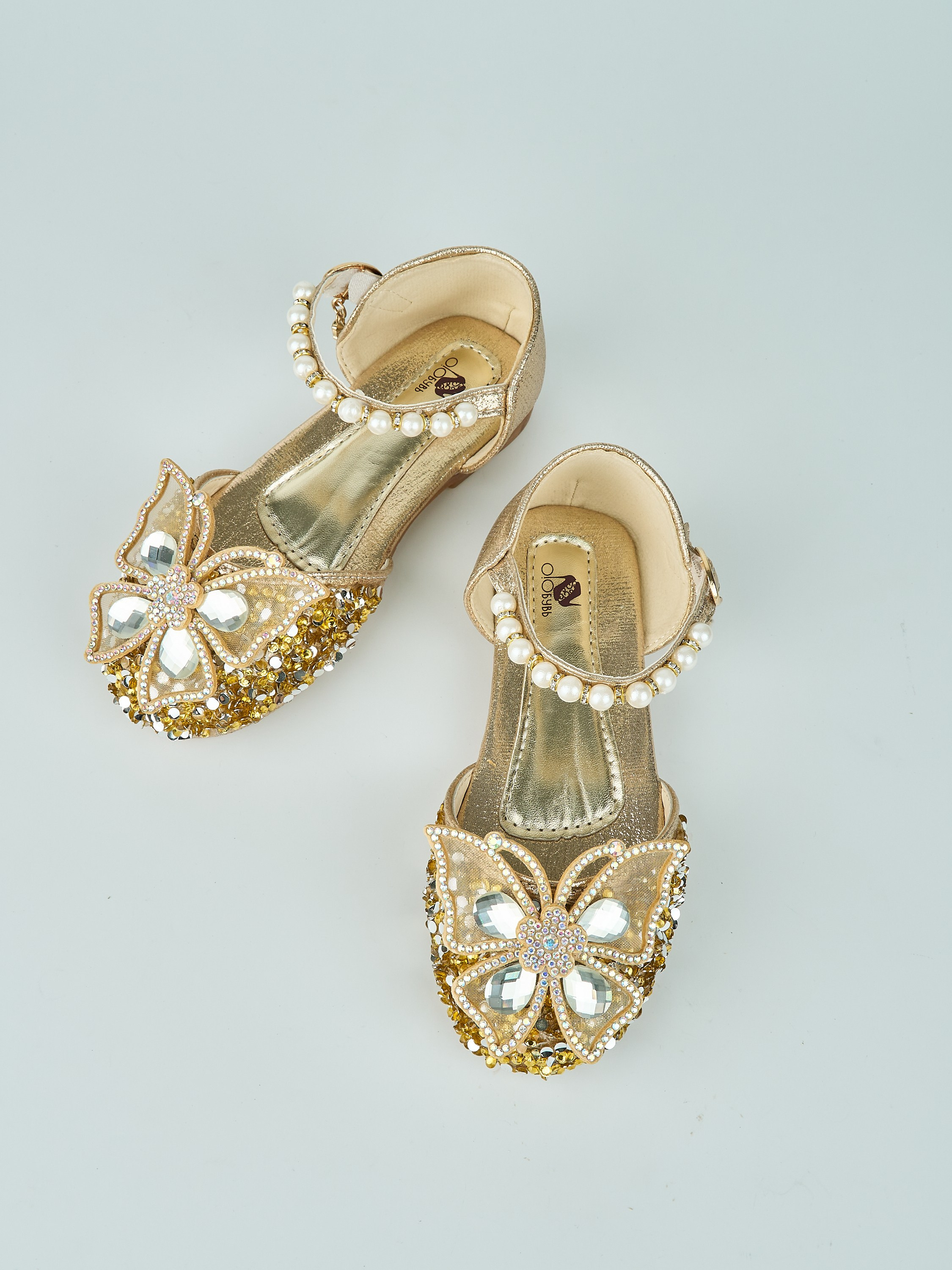 Каталожная фотосъёмка детских туфель для Wildberries