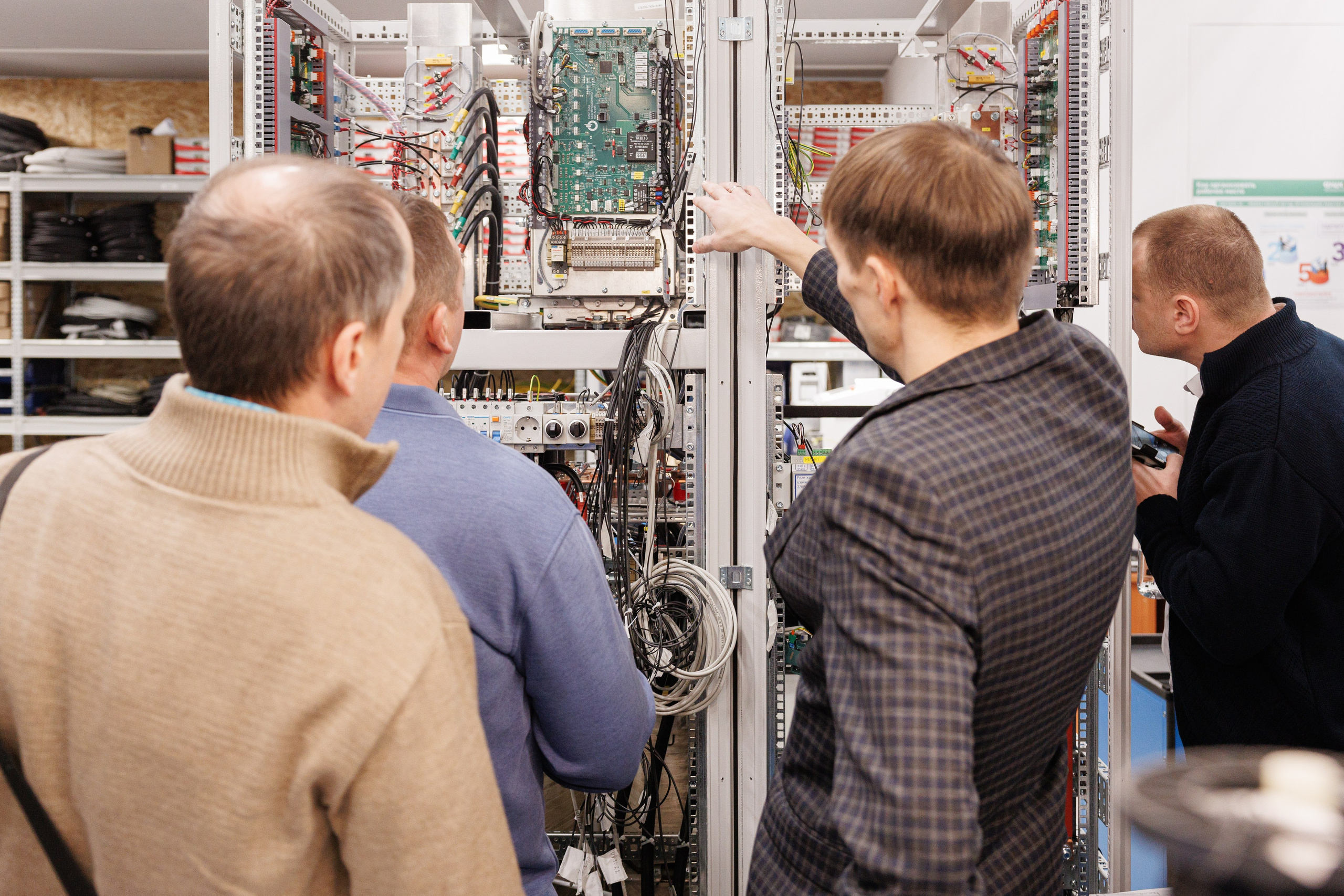 Вольтаг — Экскурсия по производству. Контент для бизнеса в Екатеринбурге Полдень Медиа