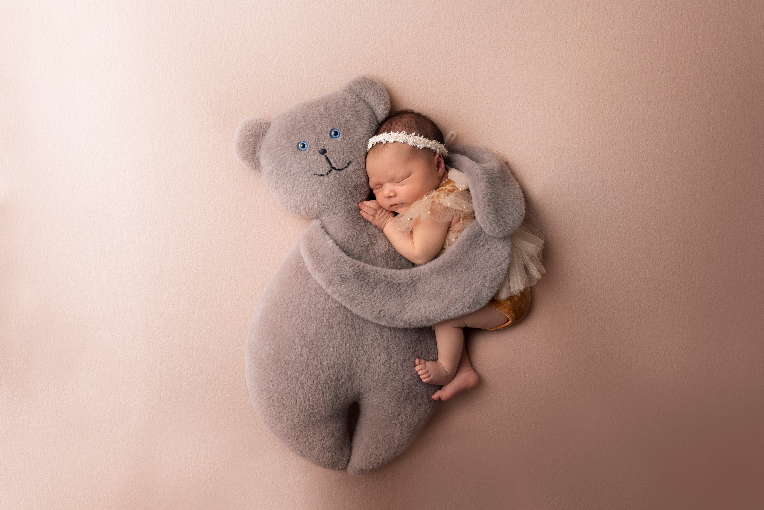 Съемка новорожденного в стиле классик