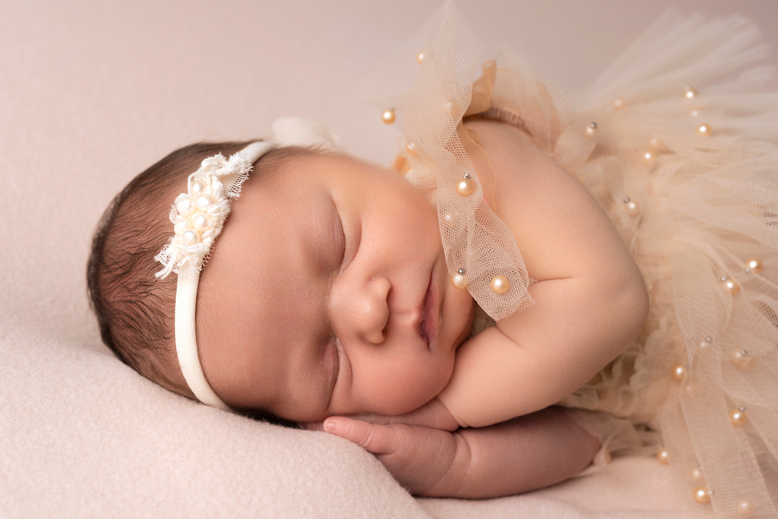 Съемка новорожденного в стиле классик