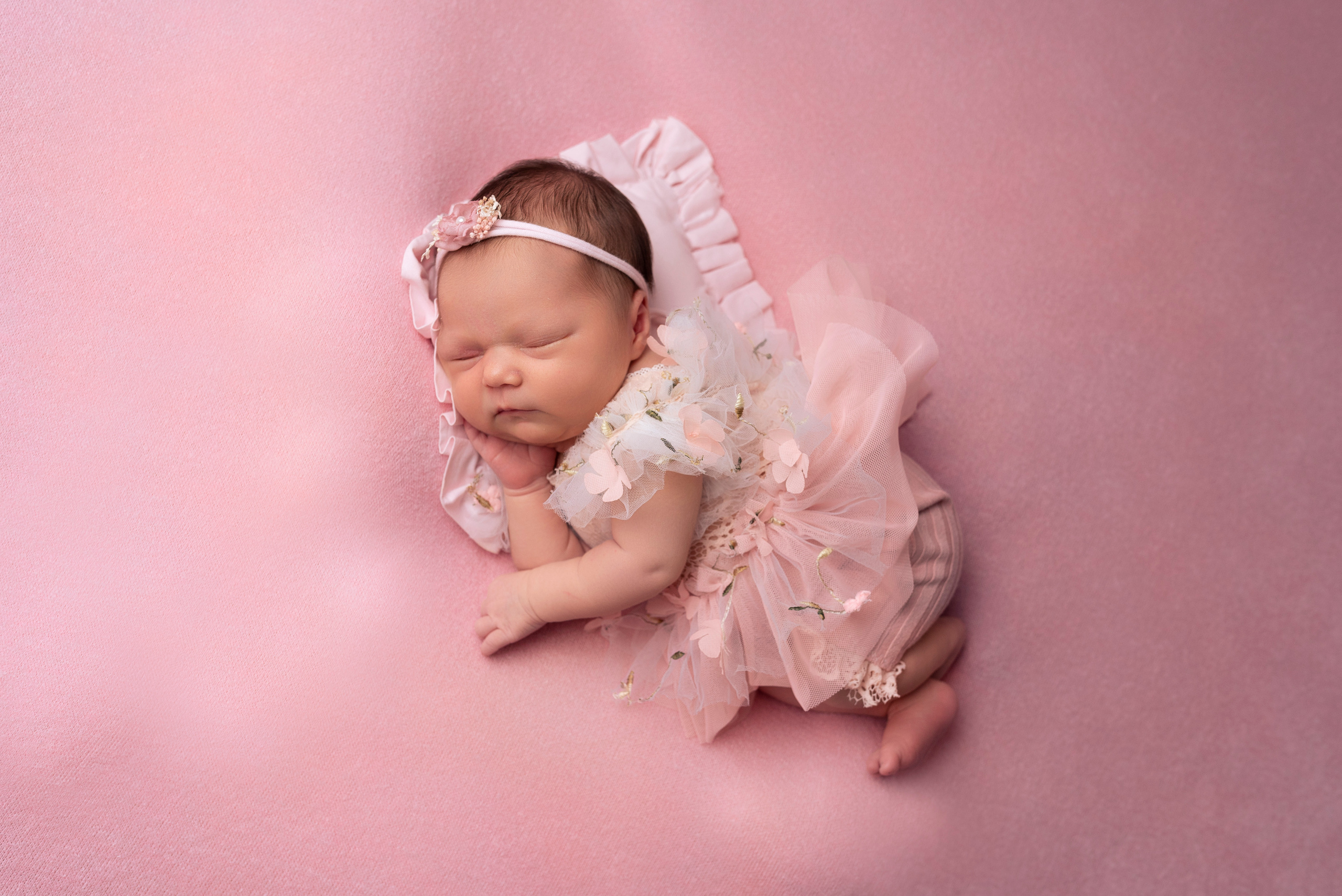 Съемка новорожденного в стиле классик