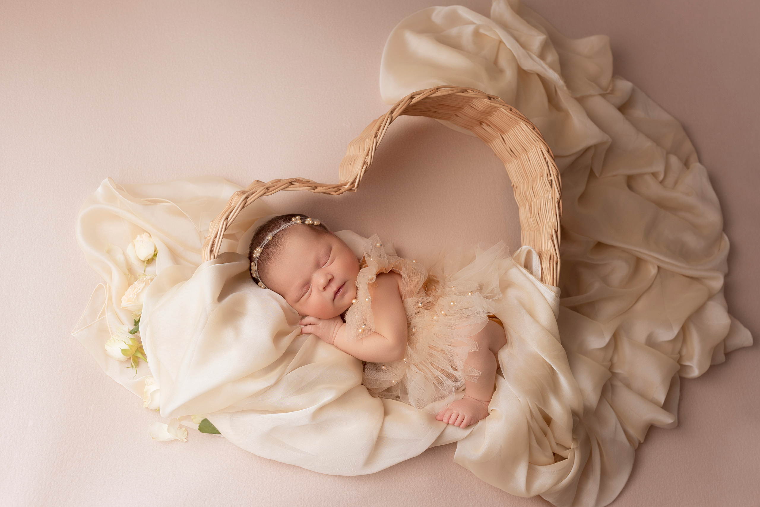 Съемка новорожденного в стиле классик