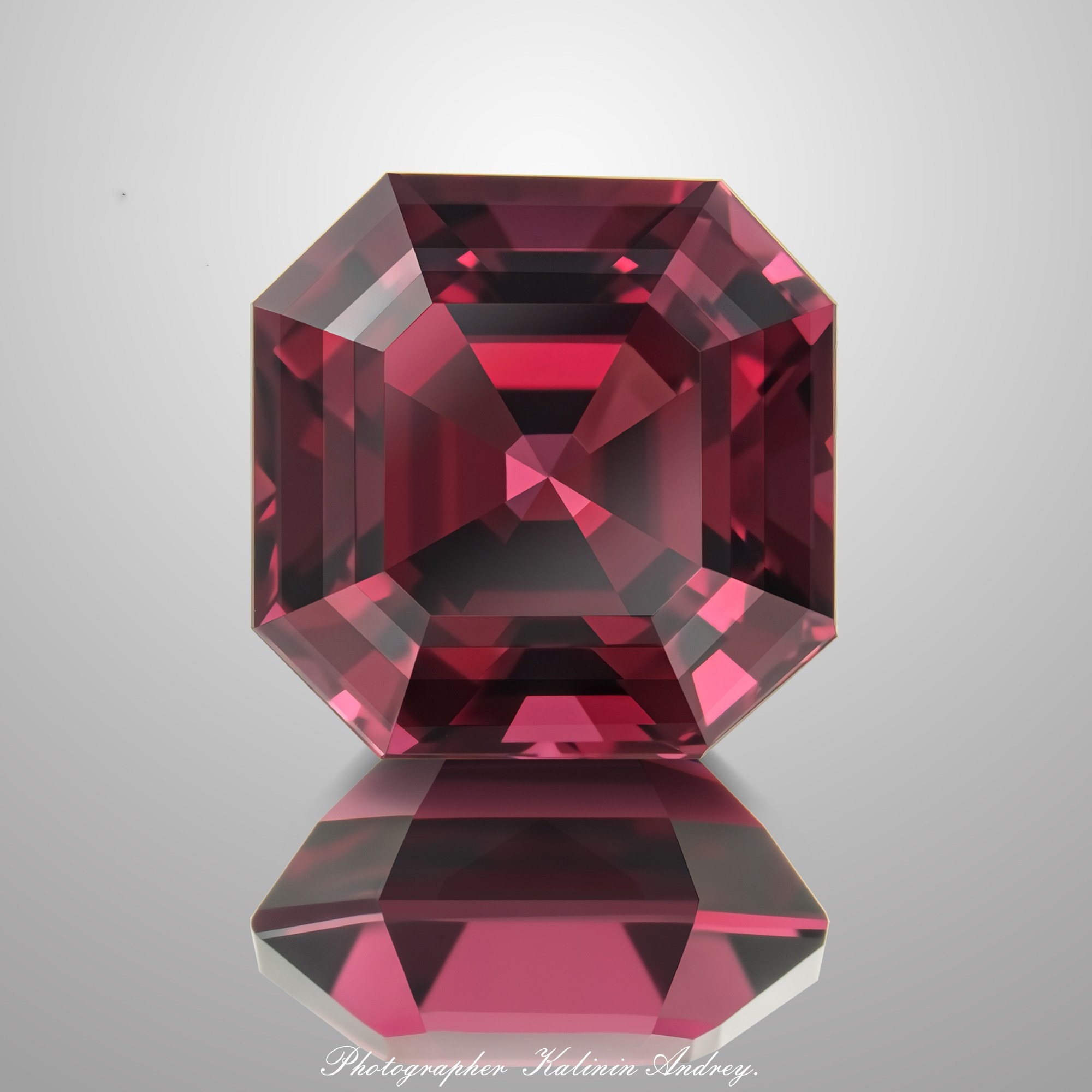 Фотографии в большом разрешении драгоценных камней на продажу купить тел +79 660 031 307. Высококачественная профессиональная рекламная фотосъёмка ювелирных украшений, драгоценных камней в Москве. Обучение, консультация