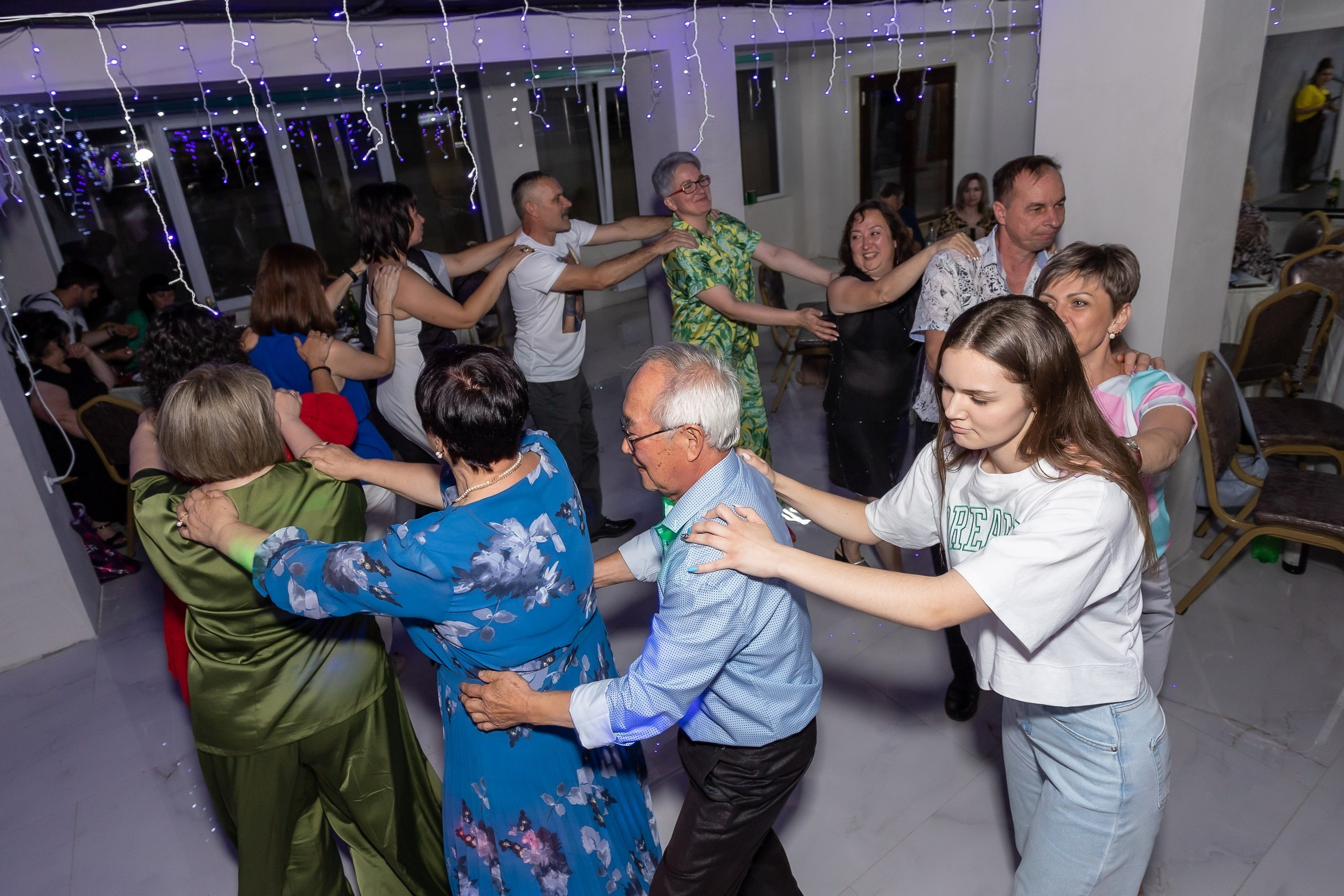 Вручение аттестата и выпускной вечер. Выпускные альбомы Майкоп, Краснодар Елена Золотарева