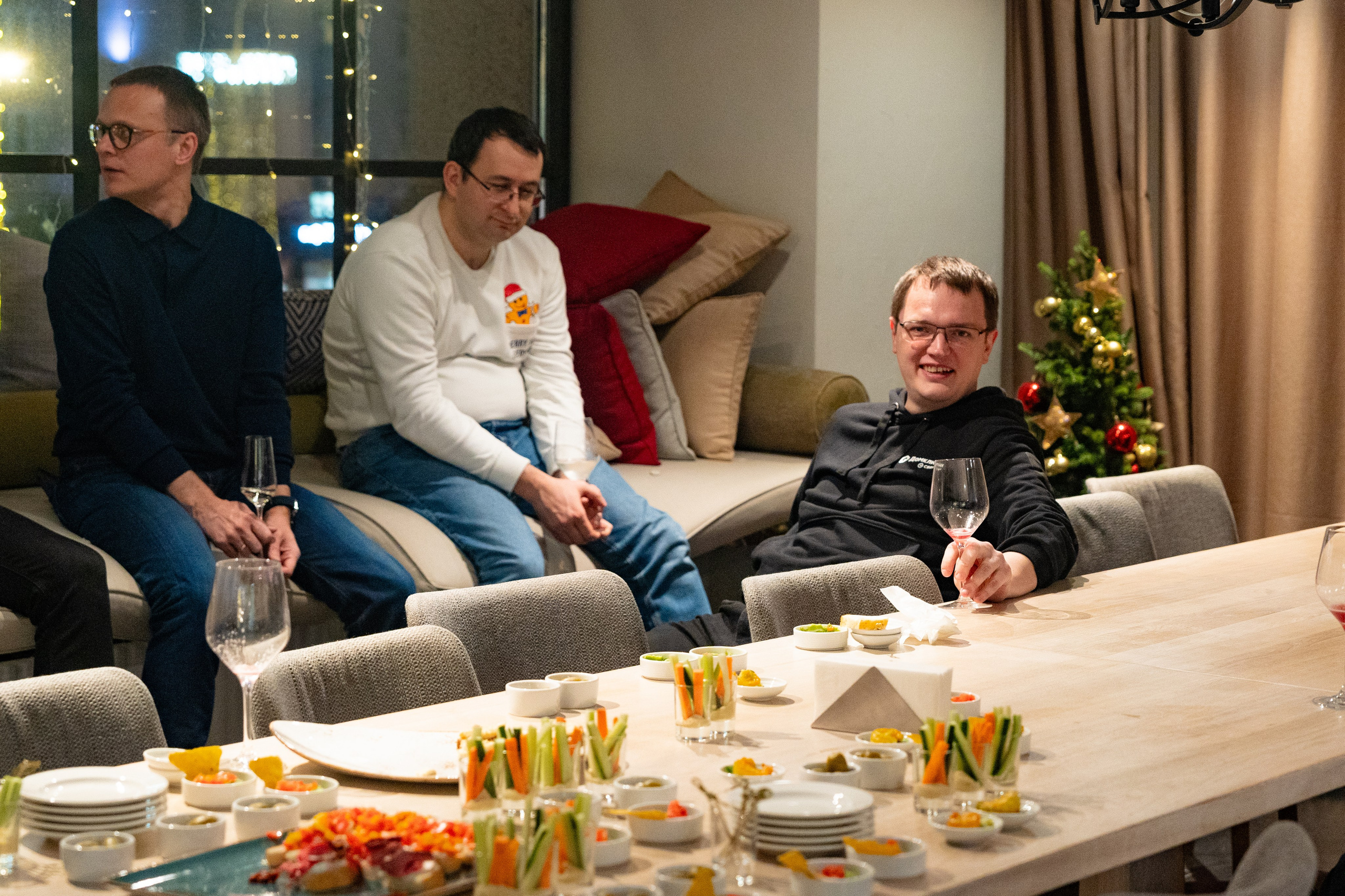 NOVIKOV SCHOOL — Умами зал. Фотограф Никита Комаров