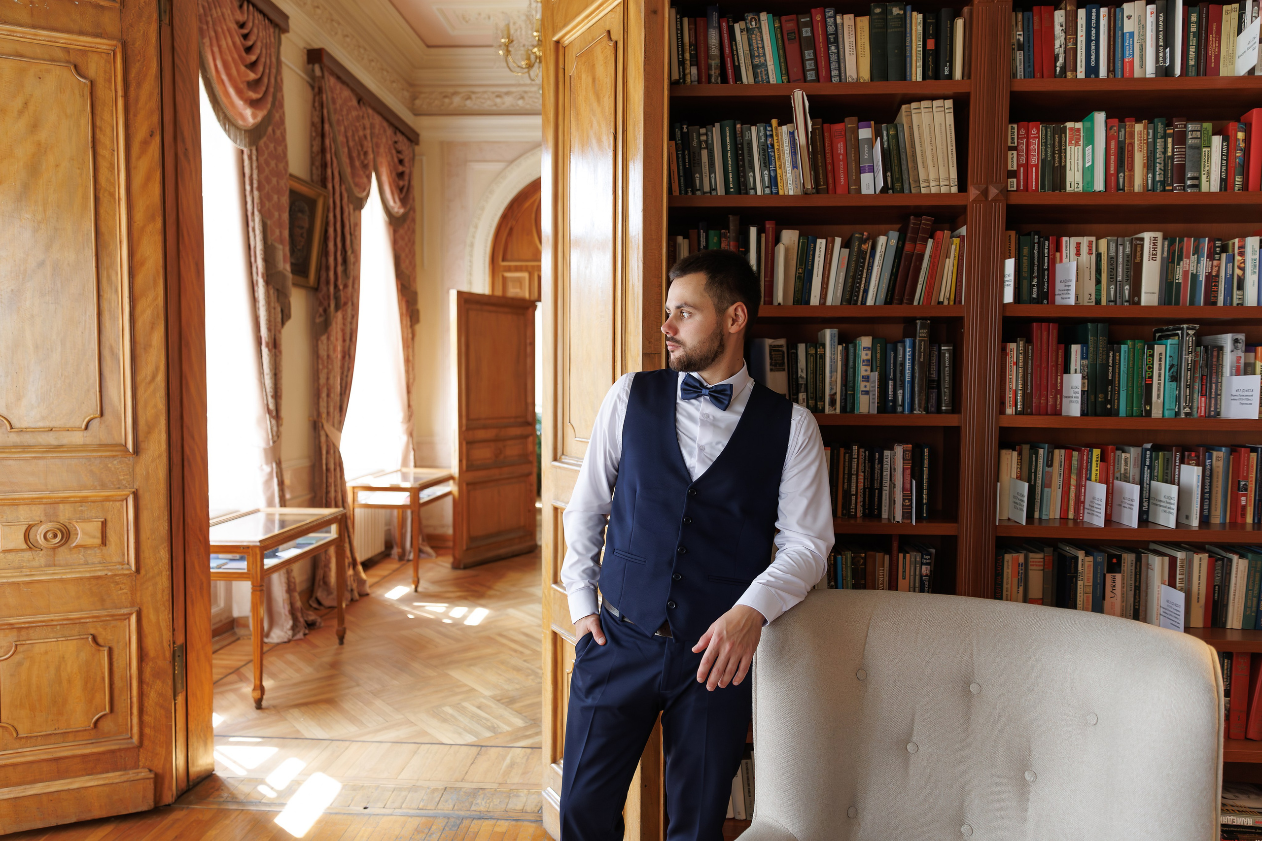 Свадебная фотосессия в библиотеке-читальне им А. С. Пушкина. Свадебный фотограф Москва и МО Сергей Киржаев