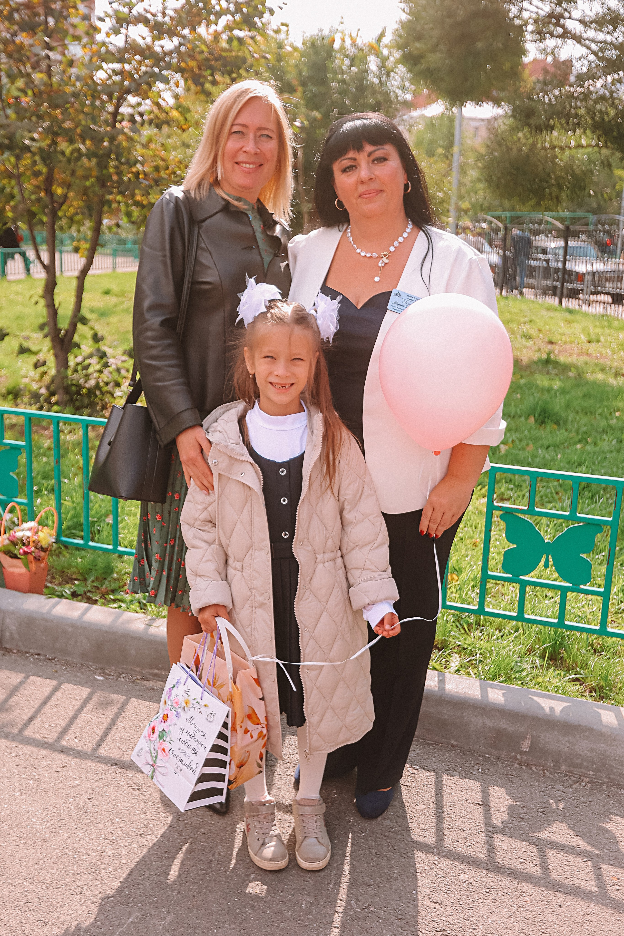 1 сентября линейка+кл час+портреты. Семейный фотограф Тюмень, фотограф на роды Салмина Мария