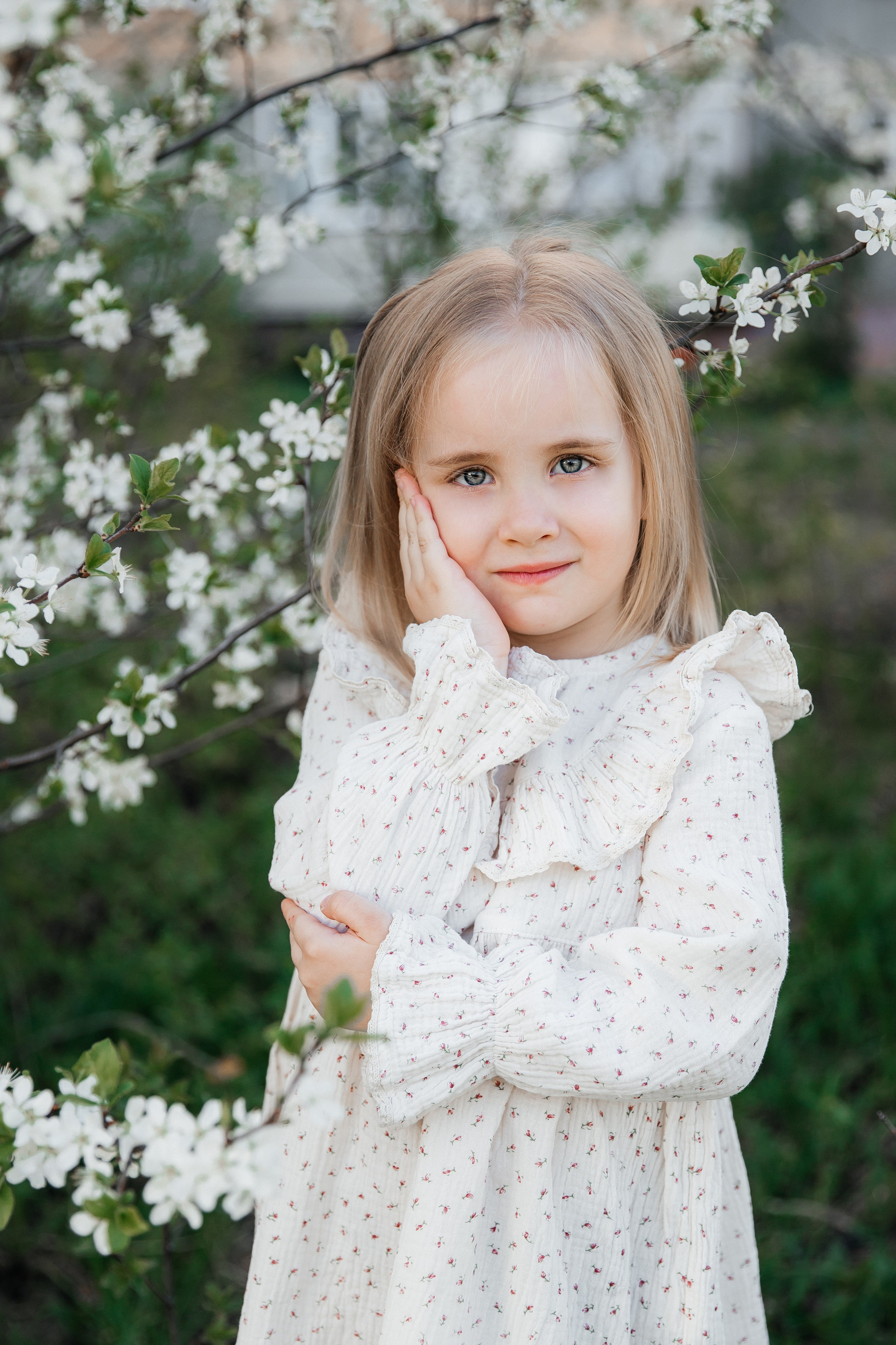 Катя и Маша в вишне. Семейный фотограф документалист в Пензе Лопатинская Татья