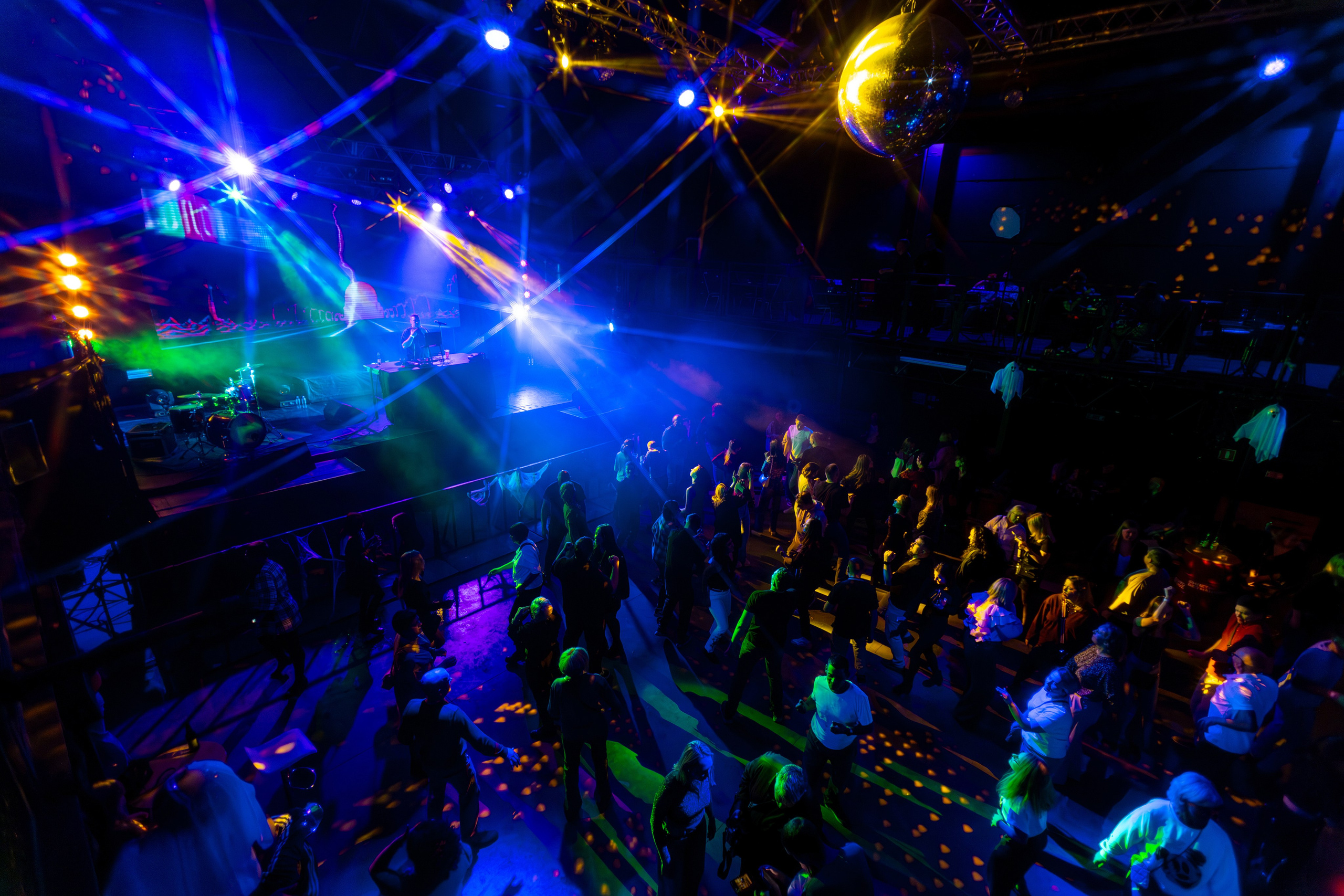 Вечно молодой. Репортажный фотограф Екатеринбург | Яркий, качественный репортаж | Концерты, клубы, репортаж, праздники, корпоративы