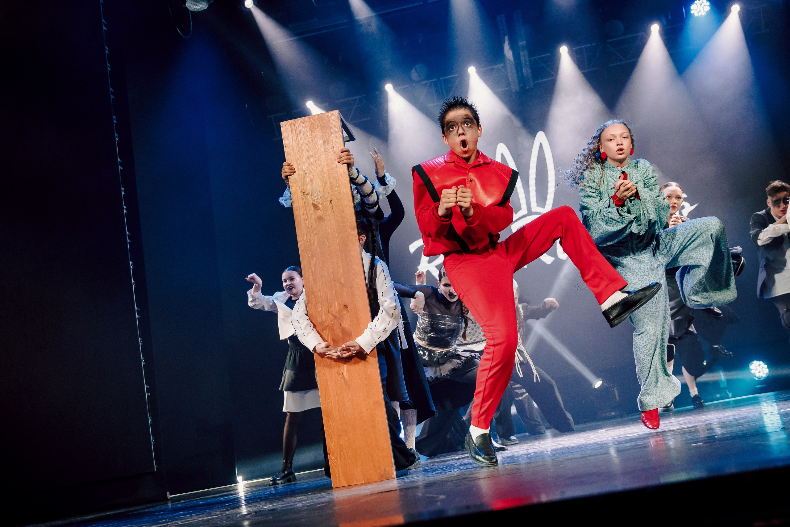 Отчётный концерт танцевальной школы «Red Rabbits» 2025. Лёшка Варзегов — фотограф