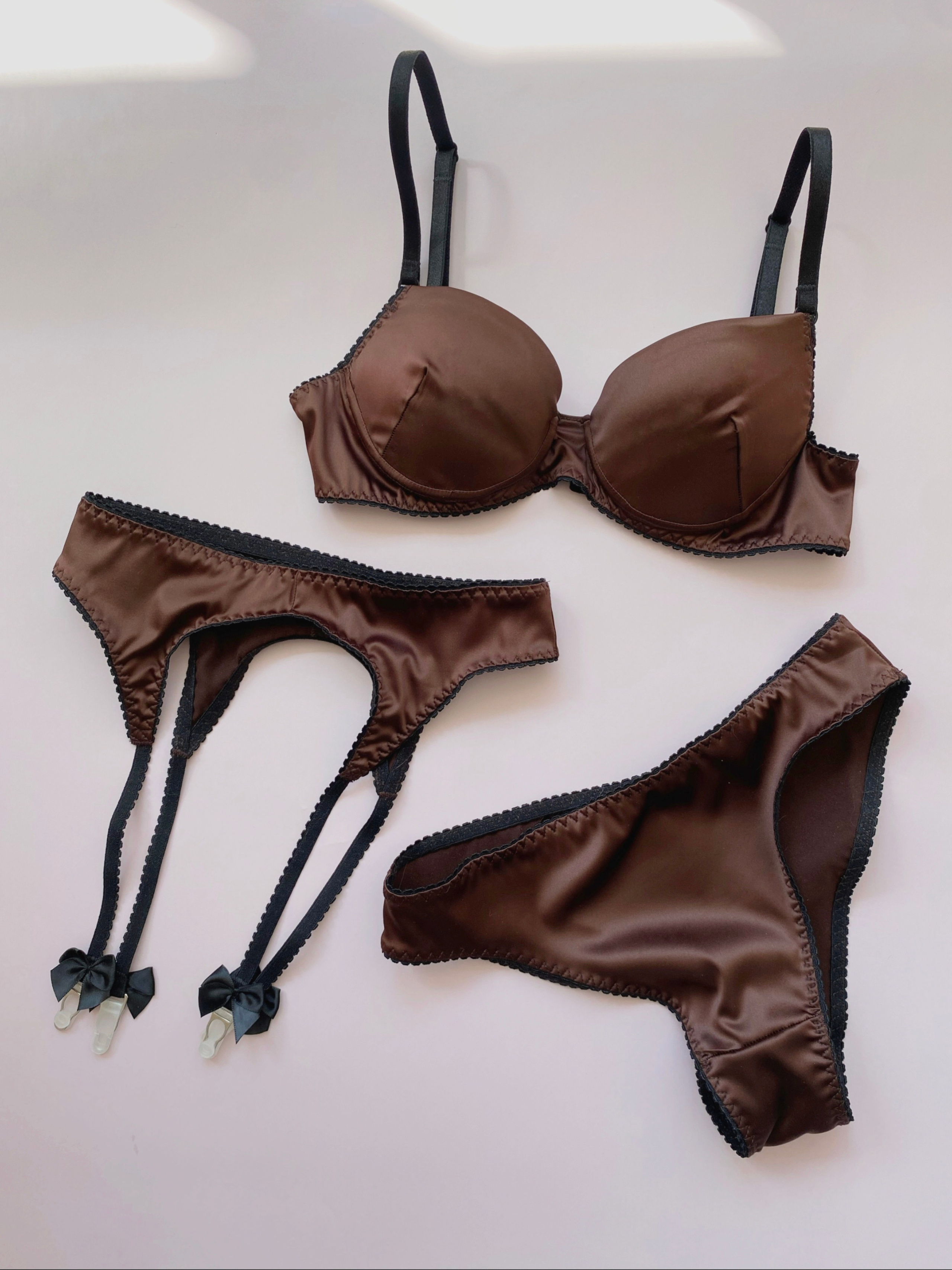 Бюстгальтеры. Эксклюзивное женское белье и корсеты