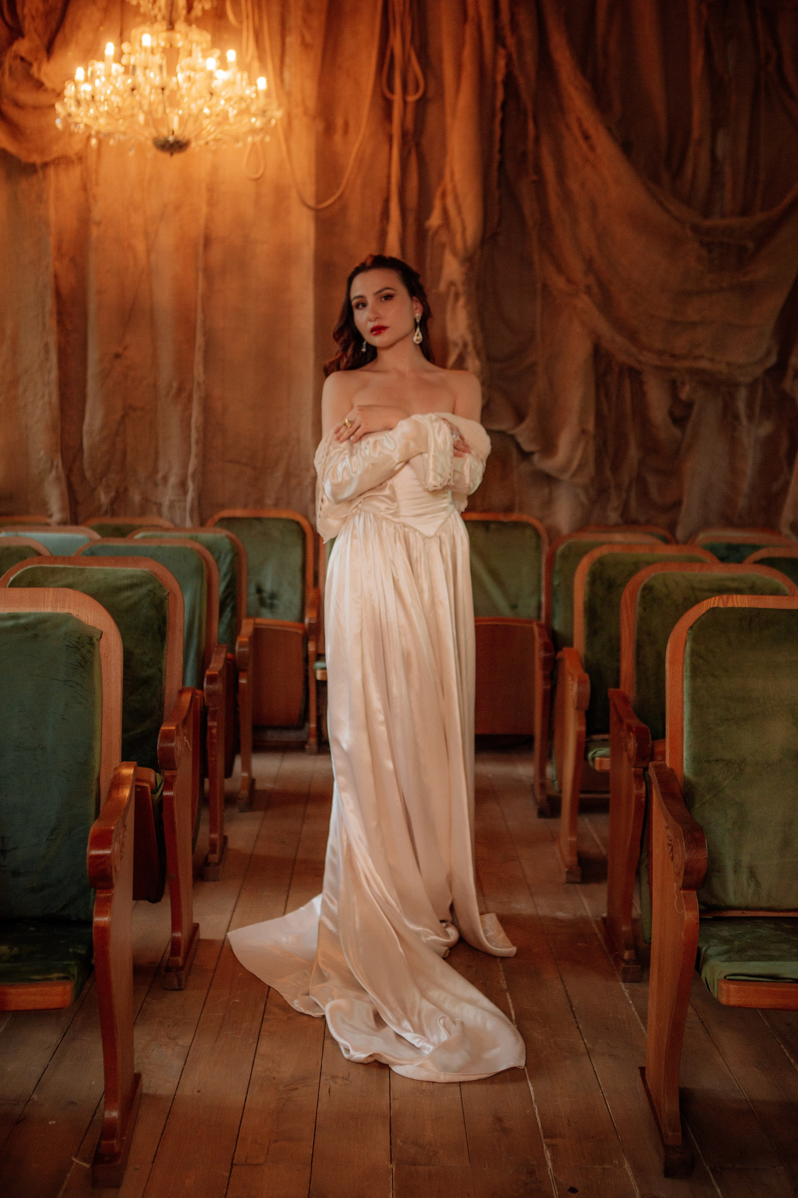 ЗАБРОШЕННЫЙ ТЕАТР. Репортажный фотограф Москва (детские праздники, квизы, концерты, дни рождения, свадьбы)