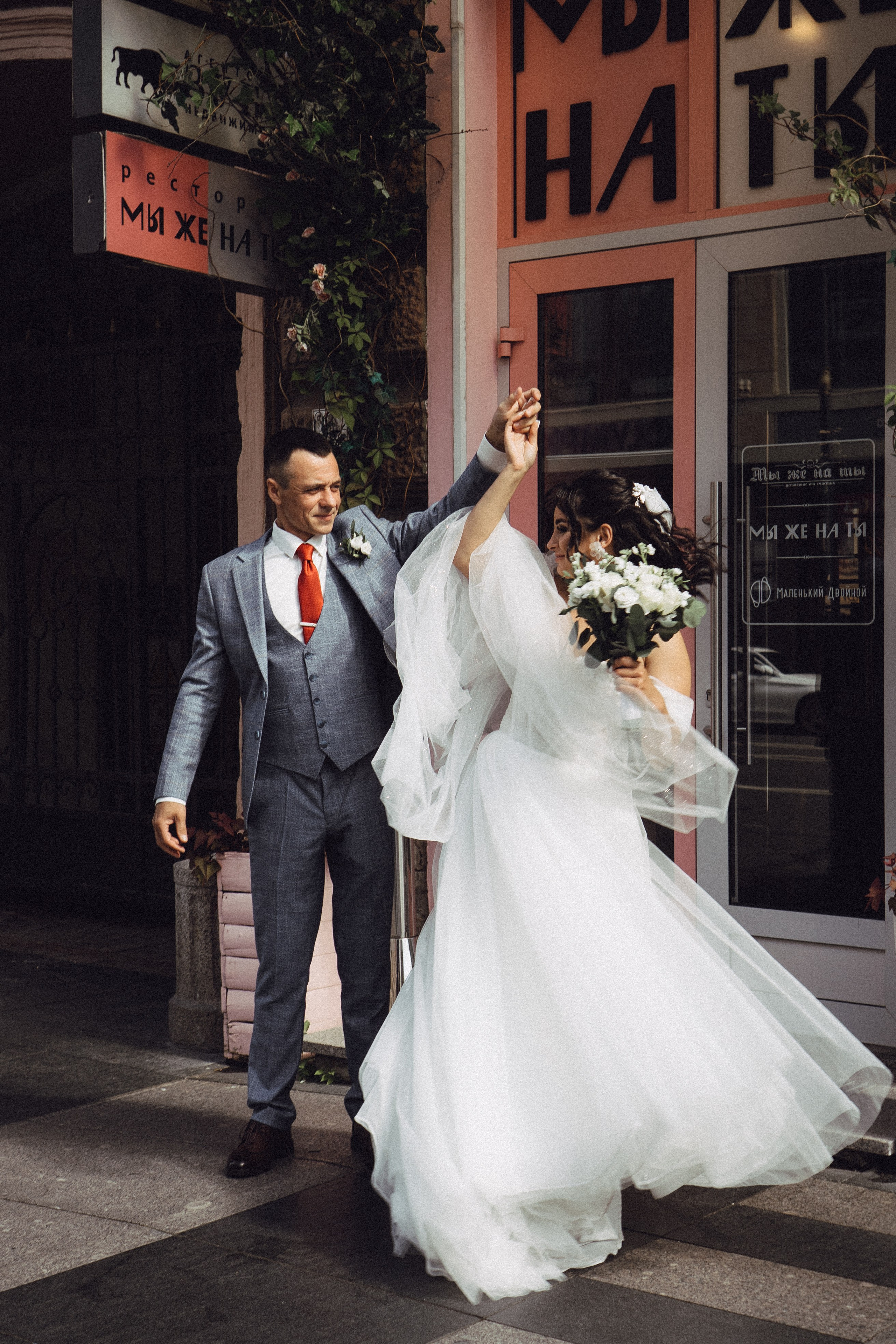 СВАДЕБНАЯ ПРОГУЛКА РЕСТОРАН МЫ ЖЕ НА ТЫ И ФОТОСЕССИИЯ С АВТОМОБИЛЕМ. Профессиональный фотограф, Санкт-Петербург — Виктория Богомолова