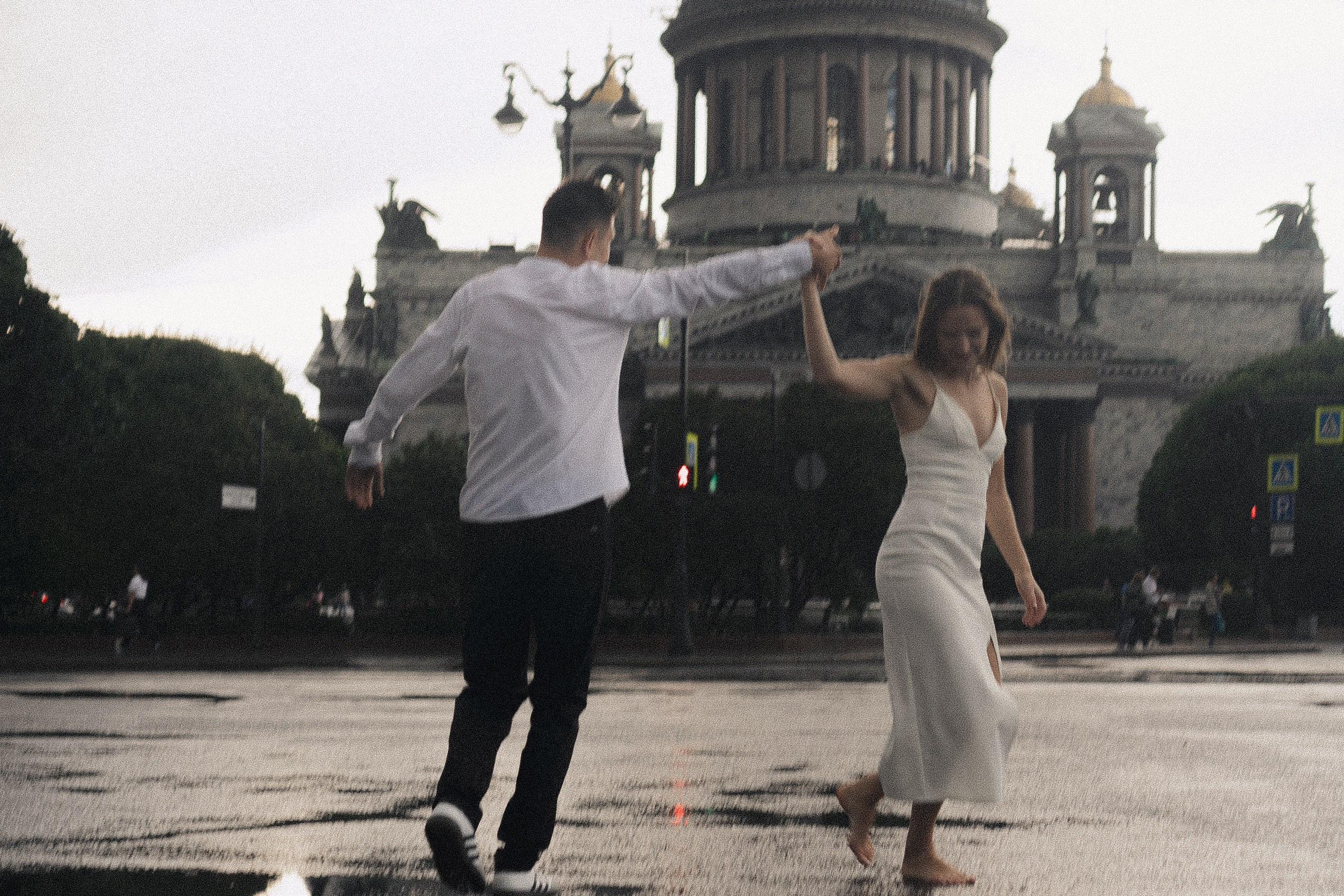 СВАДЕБНАЯ ФОТОСЕСИСИЯ В МЕТРО И ВОЗЛЕ ИСАКИЕВСКОГО СОБОРА В ДОЖДЬ. Профессиональный фотограф, Санкт-Петербург — Виктория Богомолова