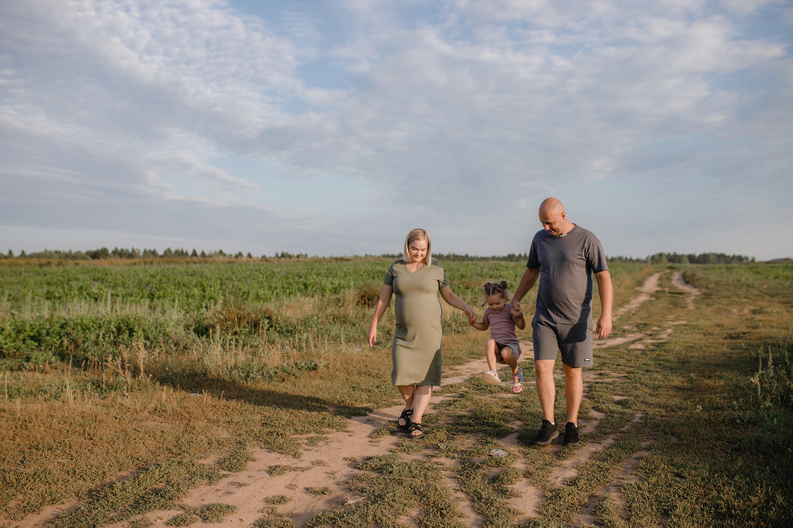 Аня, Вадим и Ева. Главная