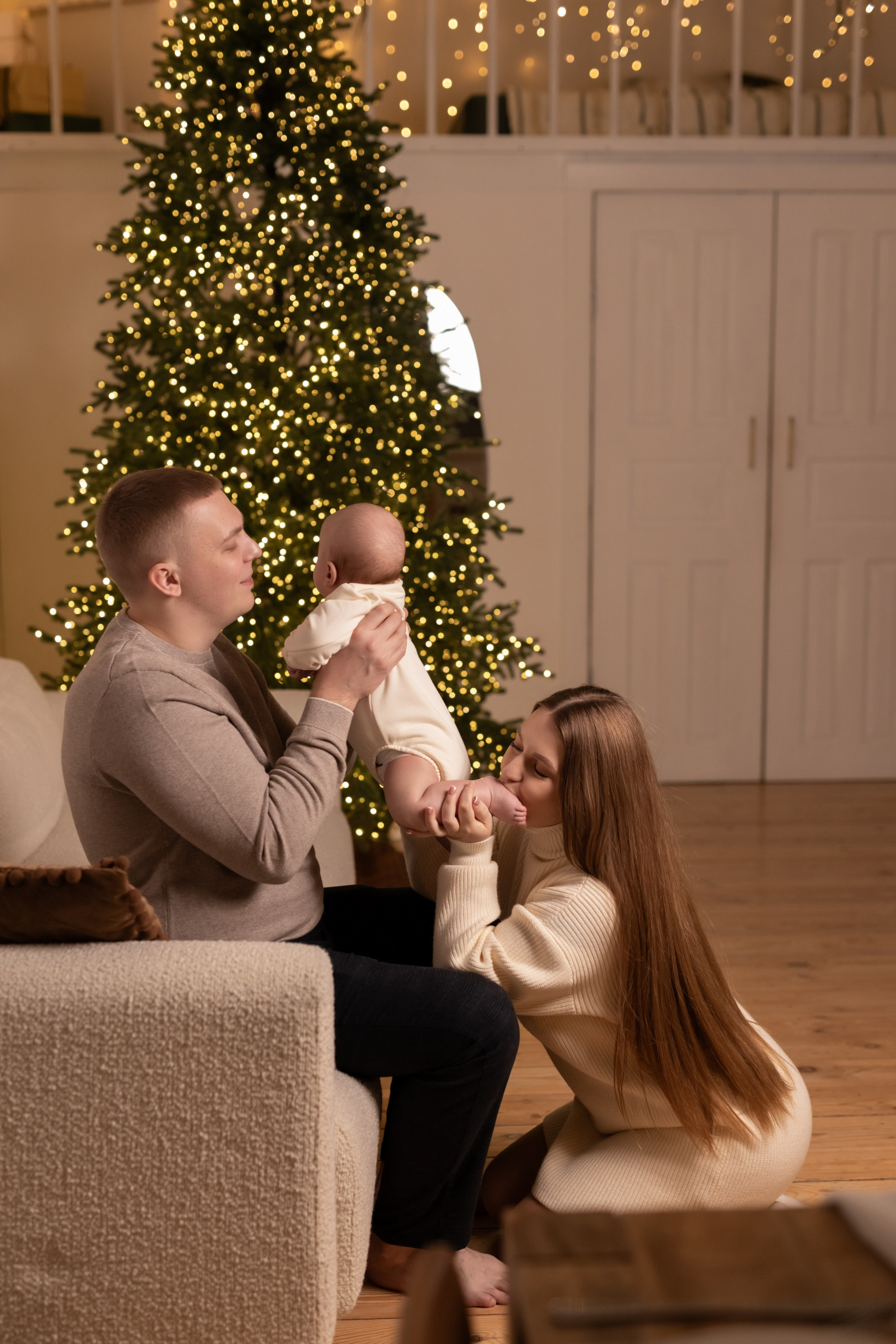 Семья с малышом (вечерная студийная). Семейный и детский фотограф в Краснодаре Элона Литвинова
